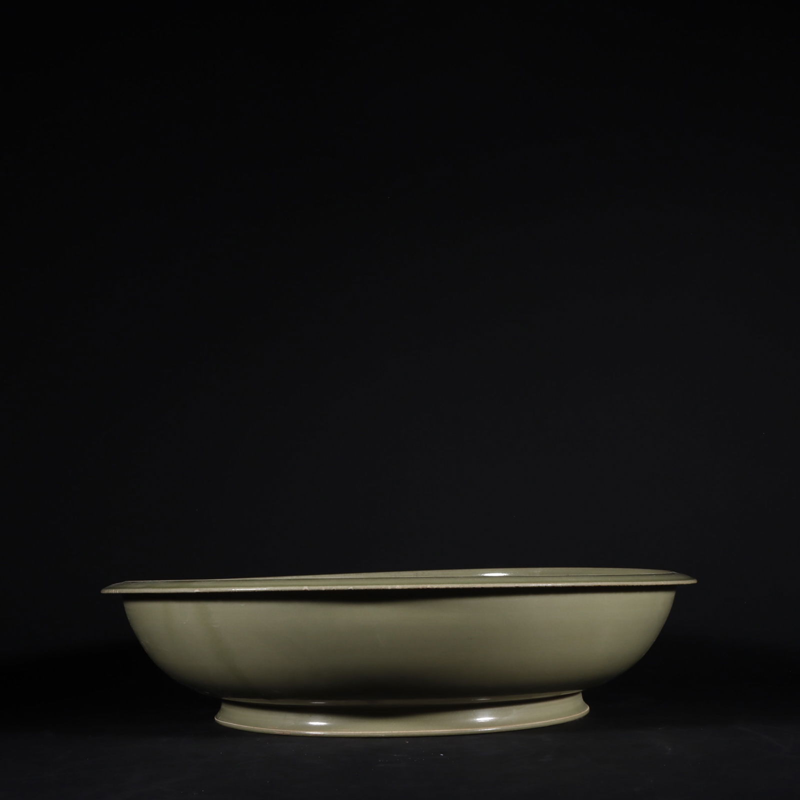 An Exquisite Yue yao Celadon Dragon Pattern Basin (1 of 9)