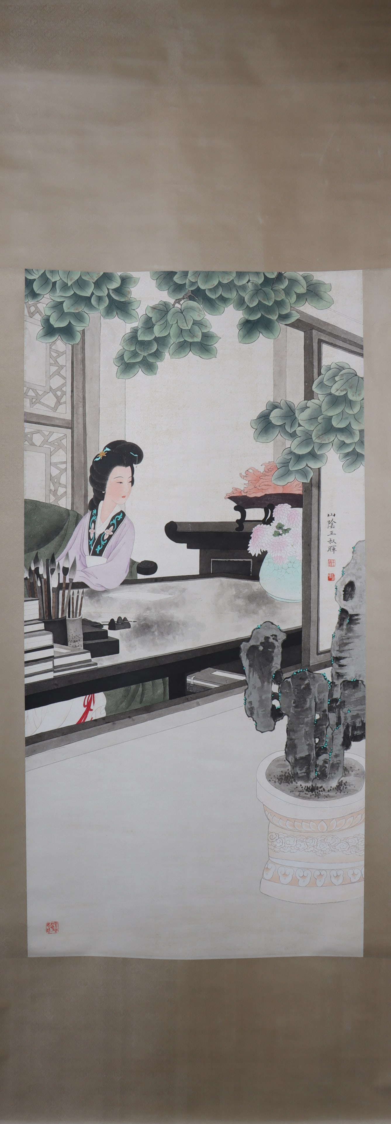 A Chinese Vertical Scroll Ink Painting of Figure on Paper: A Chinese Vertical Scroll Ink Painting of Figure on Paper Wang shuhui Size:132cmx65cm (The Dimensions Of All Batches Are Manually Measured.If You Need More Detailed Information, Please Contact Our Cus