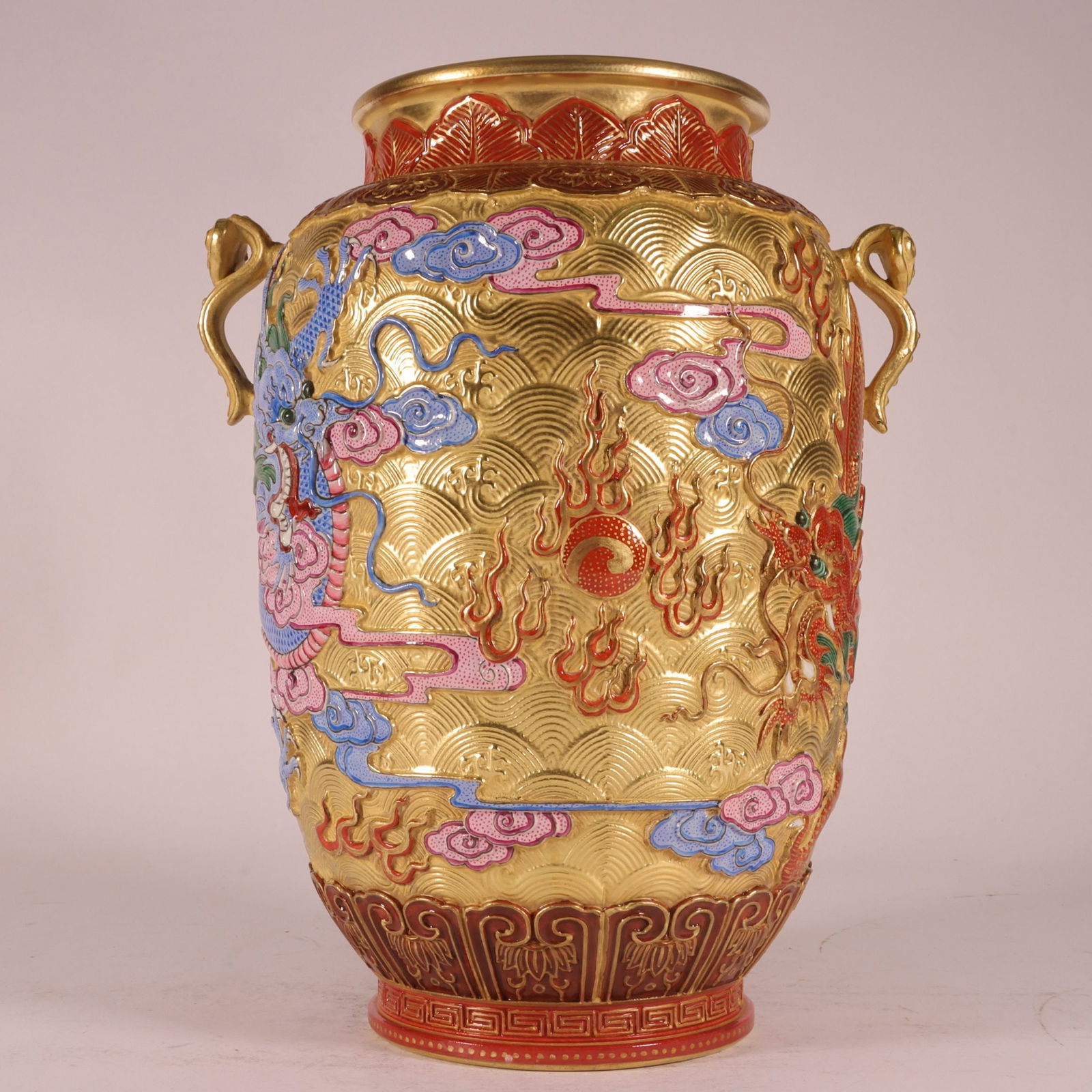 An Exquisite Enamel Dragon Pattern Seawater Pattern Double-Ears Vase: An Exquisite Enamel Dragon Pattern Seawater Pattern Double-Ears Vase Qing Dynasty, China Qianlong Six-character Mark Size:25cmx14cm (The Dimensions Of All Batches Are Manually Measured.If You Need Mor