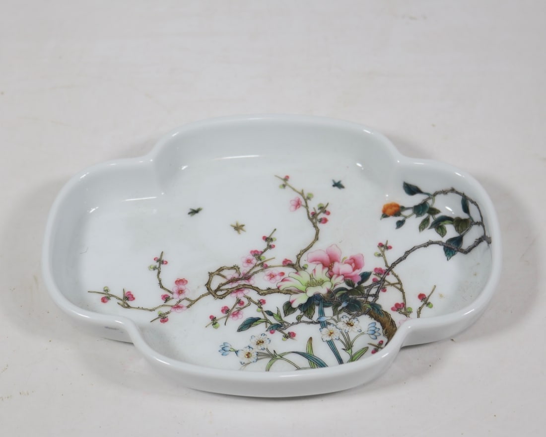 An Exquisite Enamel Flower Pattern Brush Washer (1 of 9)