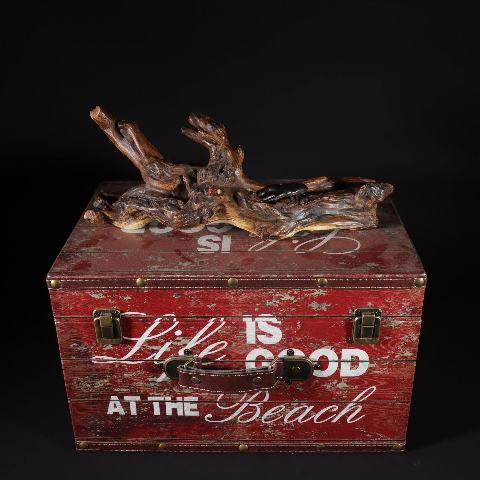 An Exquisite Biomimetic porcelain Ornament: An Exquisite Biomimetic porcelain Ornament Qing Dynasty, China Size:12.5cmx33cm (The Dimensions Of All Batches Are Manually Measured.If You Need More Detailed Information, Please Contact Our Customer