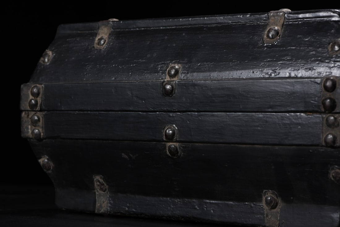 An Exquisite Black Lacquer Elephant Pattern Box - 2