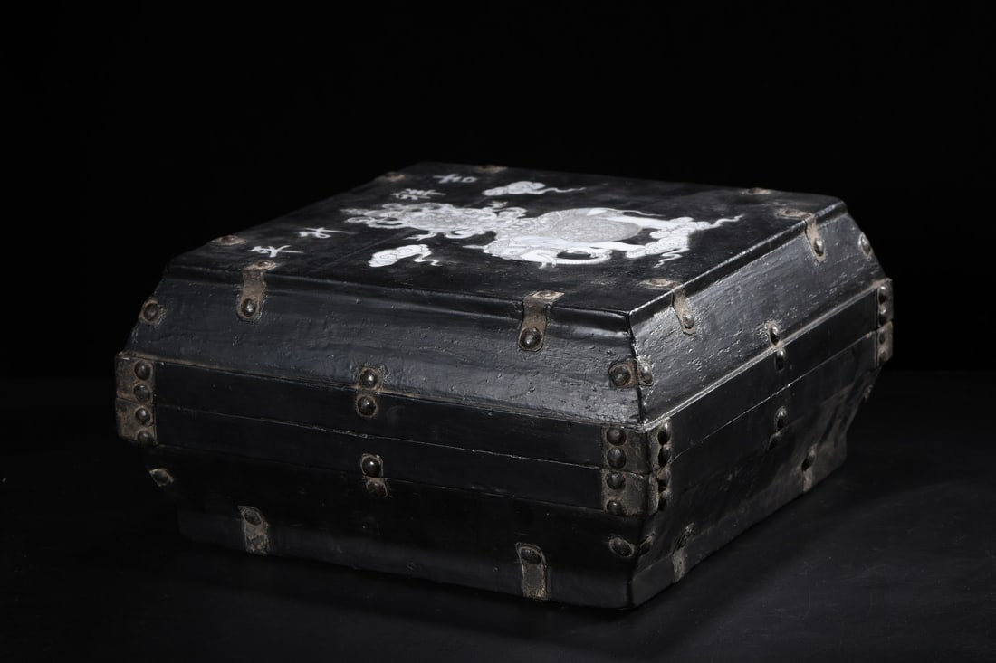 An Exquisite Black Lacquer Elephant Pattern Box - 5