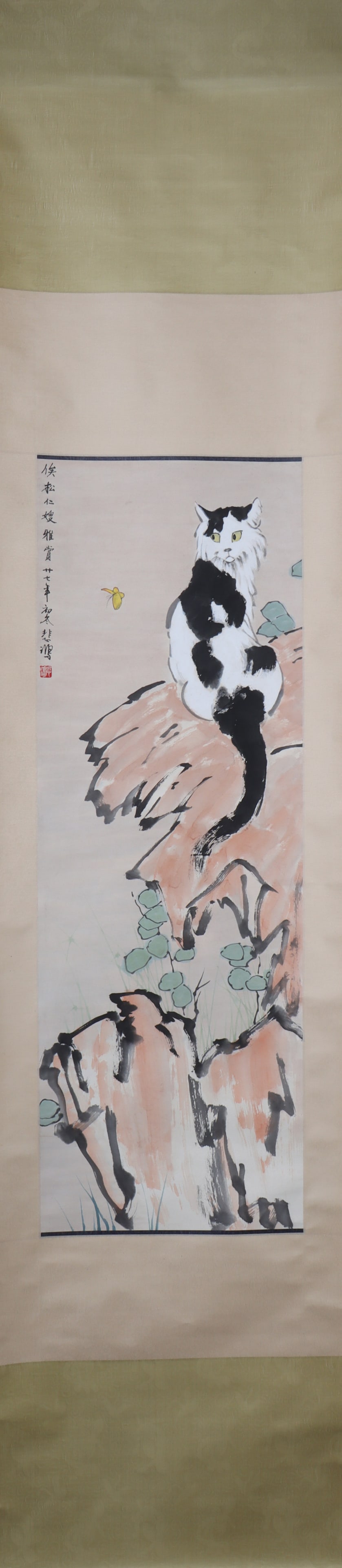A Chinese Vertical Scroll Ink Painting of Cat on Paper: A Chinese Vertical Scroll Ink Painting of Cat on Paper Xu beihong Size:103cmx35cm (The Dimensions Of All Batches Are Manually Measured.If You Need More Detailed Information, Please Contact Our Custome