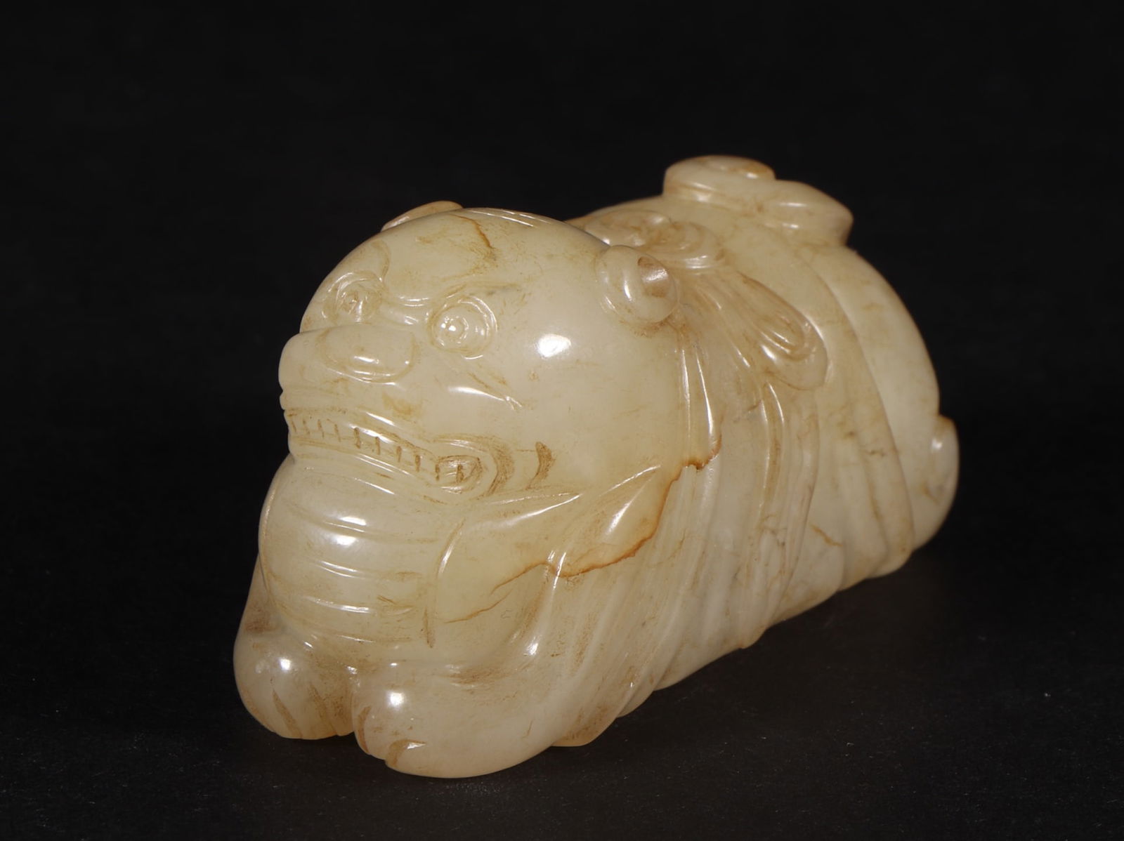 An Exquisite White Jade Tiger Ornament (1 of 9)