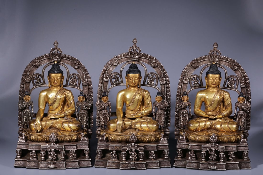 A Set of Fine Gilt Bronze Buddha Statue (1 of 11)