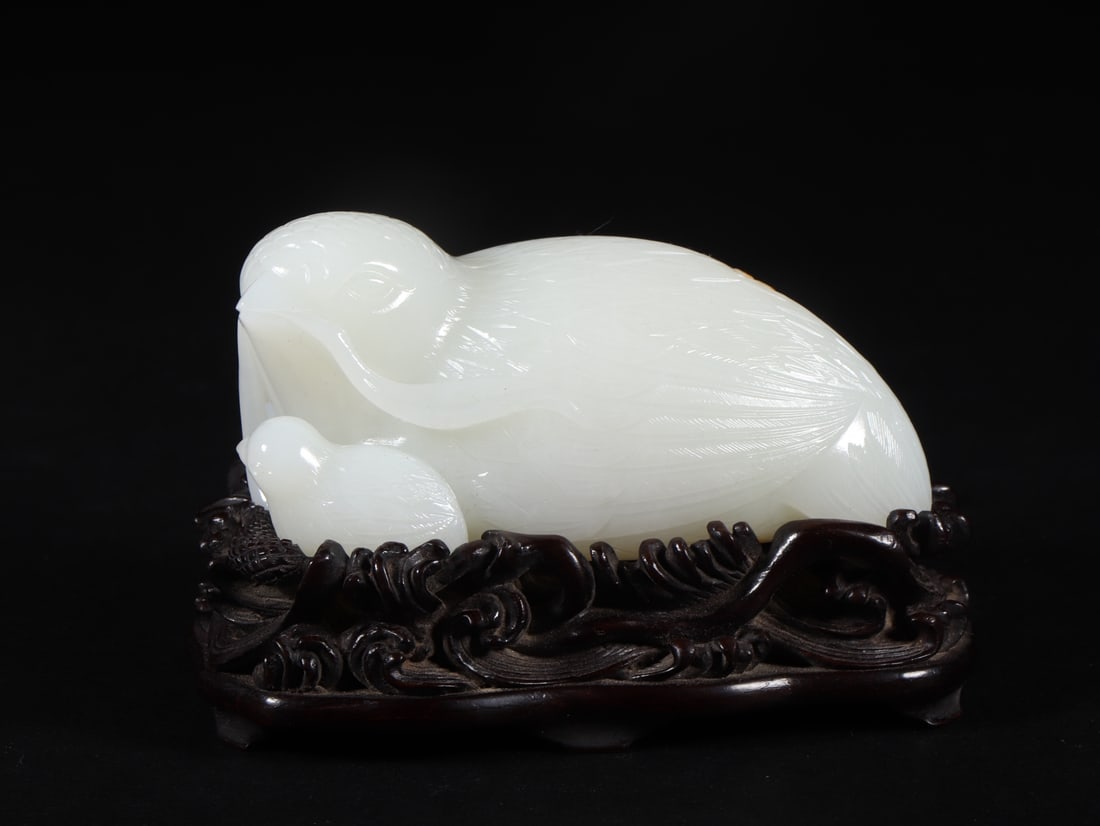 An Exquisite White Jade Bird Ornament (1 of 9)