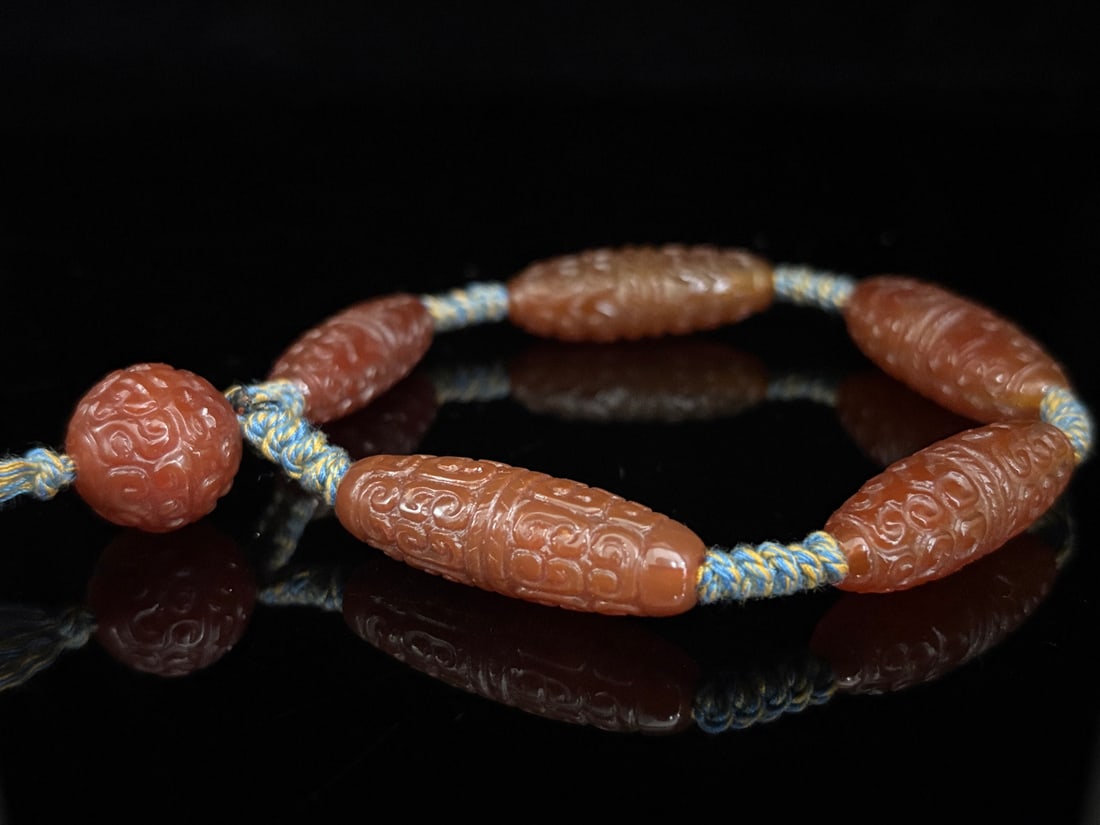 An Exquisite Agate Dragon Pattern Pendant (1 of 9)