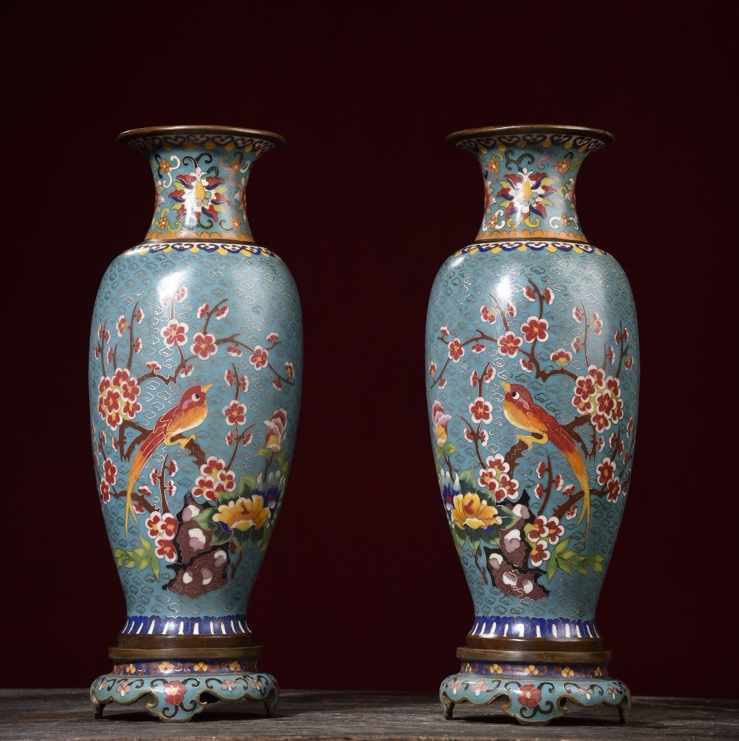 An Exquisite Cloisonne Lotus Pattern Flower and Bird Pattern Vase (1 of 9)