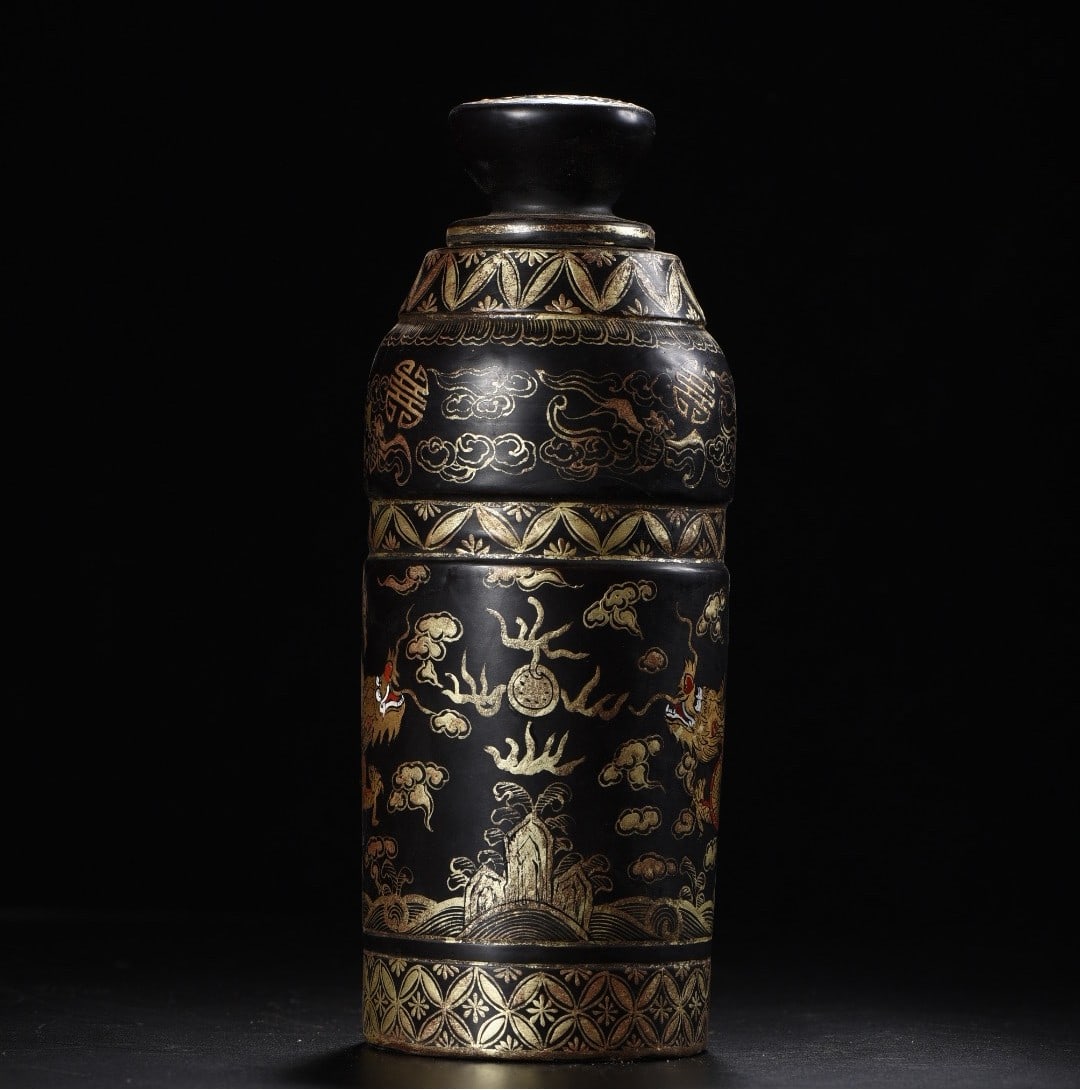 An Exquisite Black Lacquer Painted Gold Dragon Pattern Seawater Pattern Tea Caddy: An Exquisite Black Lacquer Painted Gold Dragon Pattern Seawater Pattern Tea Caddy Qing Dynasty, China Size:22cmx8cm Weight:350g (The Dimensions Of All Batches Are Manually Measured.If You Need More De