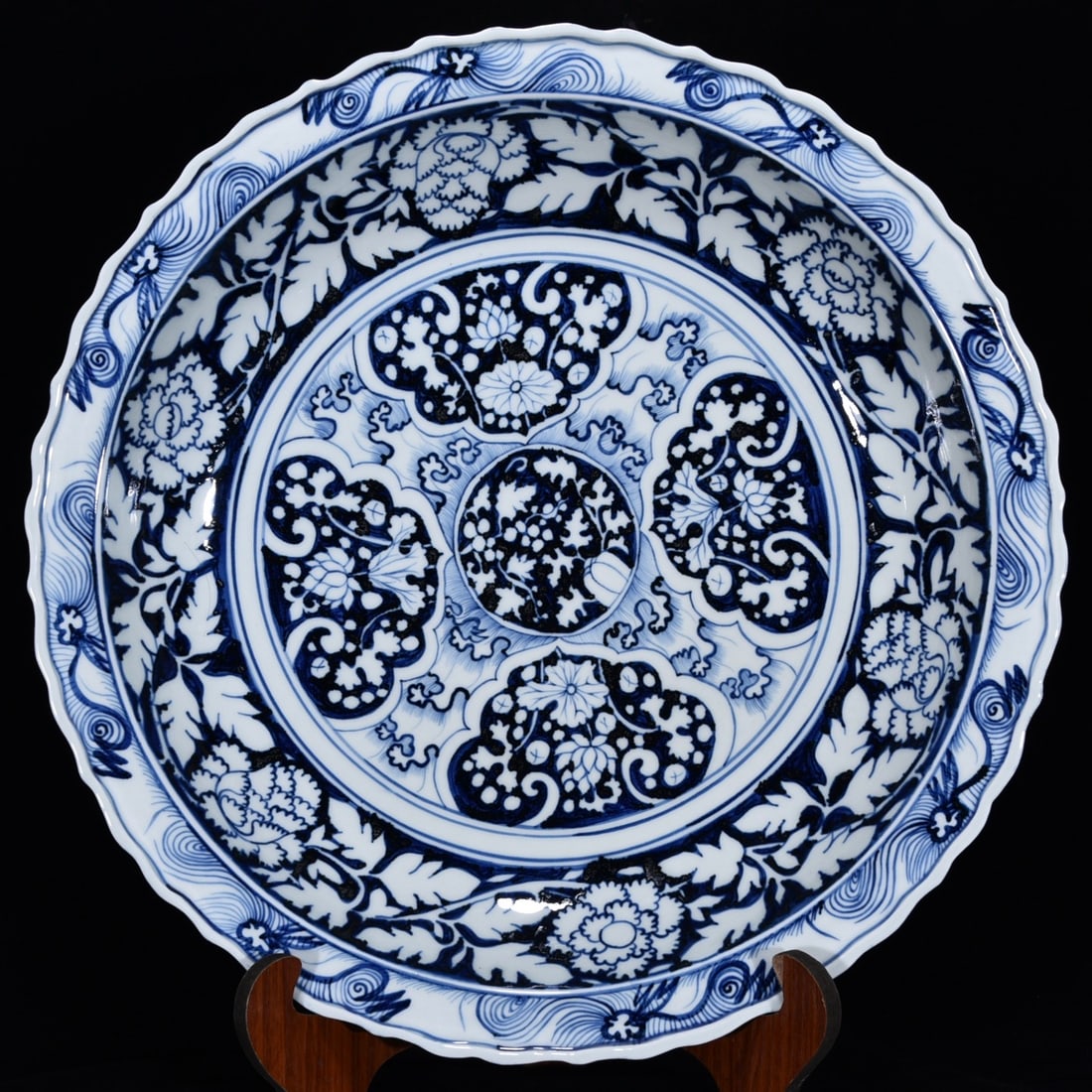 An Exquisite Blue and White Flower Pattern Plate (1 of 9)
