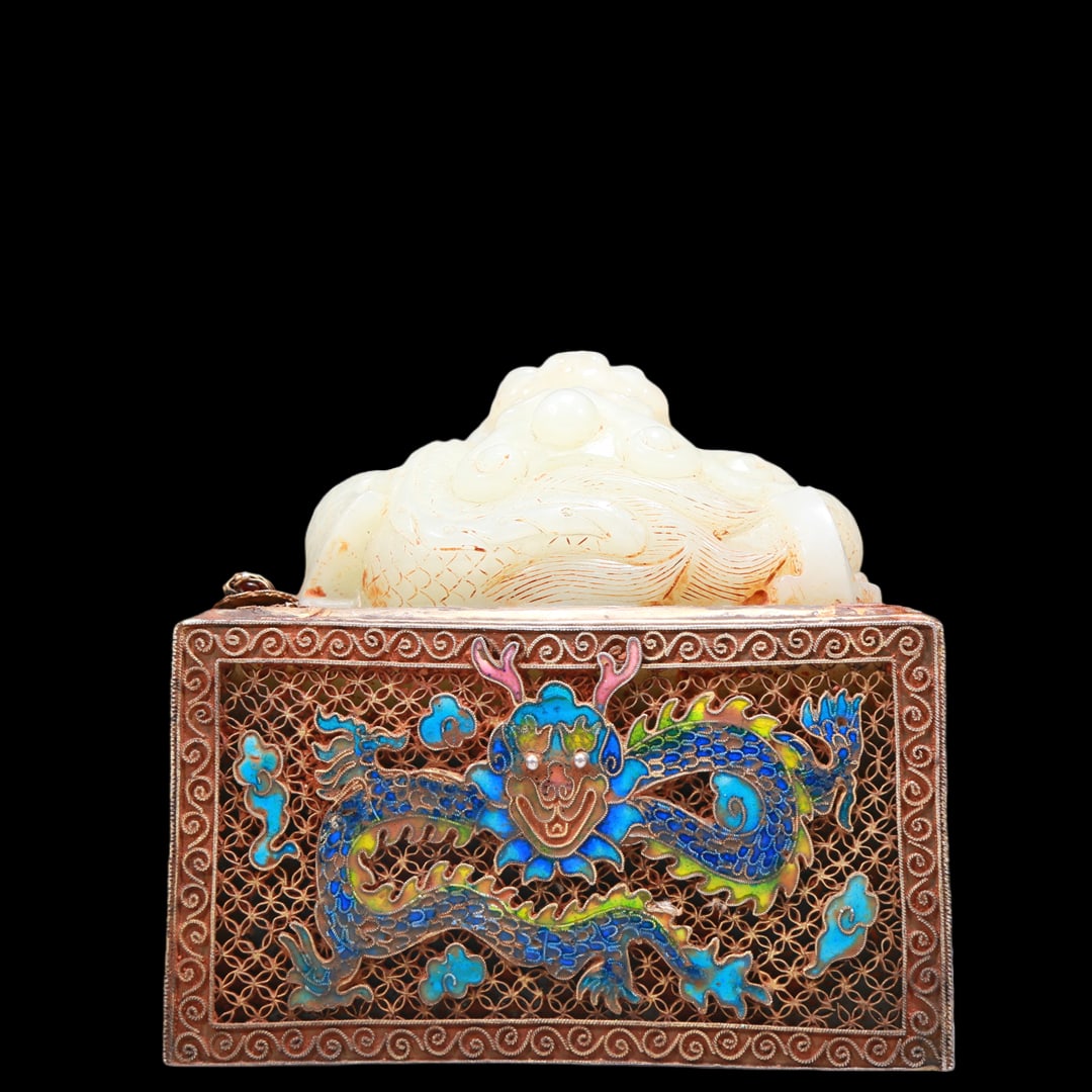 An Exquisite White Jade Gold-Mounted Blueing 'Dragon' Seal (1 of 6)