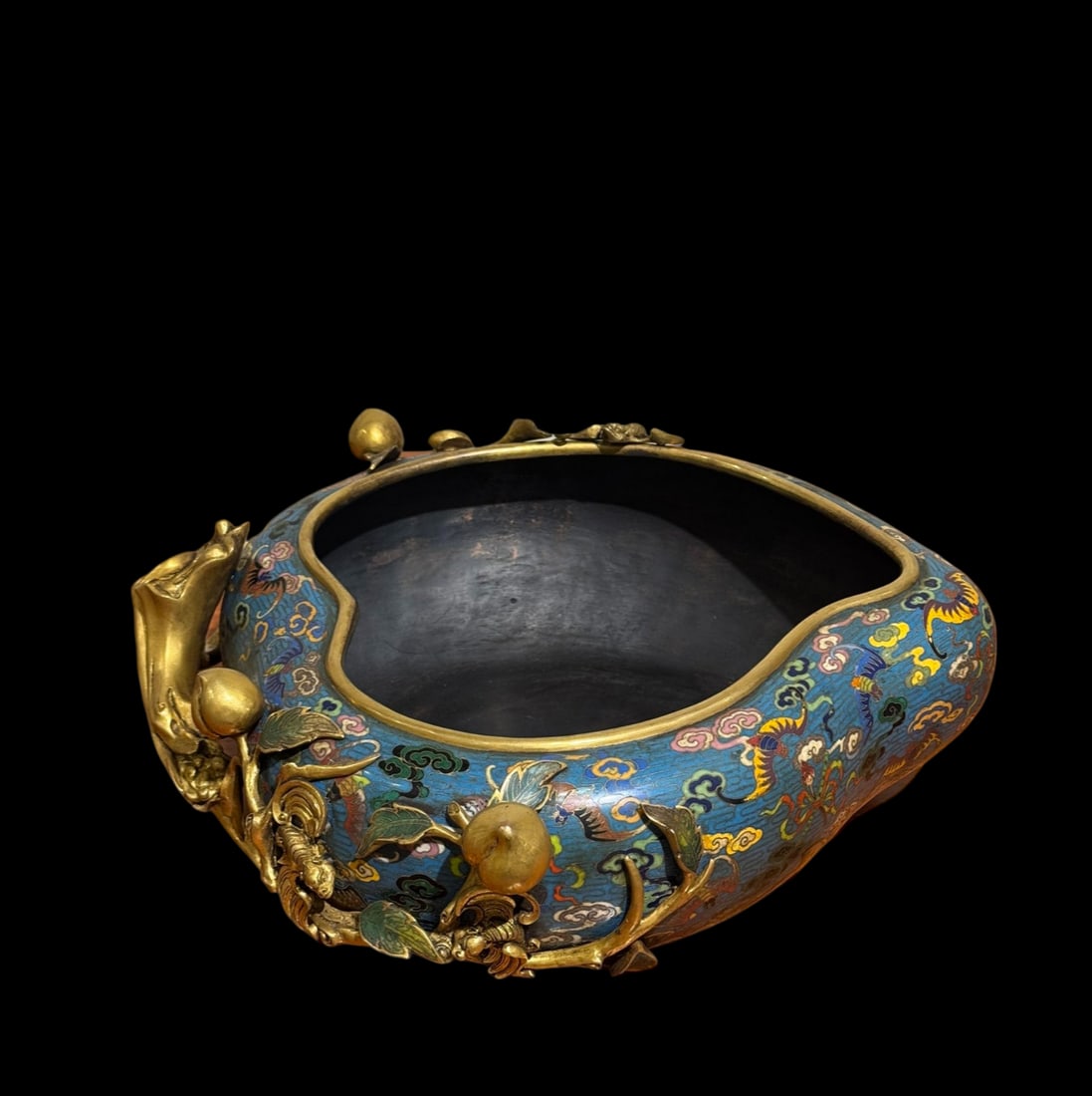 An Exquisite Cloisonne Bats and Peach Pattern Flower Pattern Brush Washer: An Exquisite Cloisonne Bats and Peach Pattern Flower Pattern Brush Washer Qing Dynasty, China Qianlong Four-character Mark Size:14cmx42cm Weight:9.5kg (The Dimensions Of All Batches Are Manually Measu