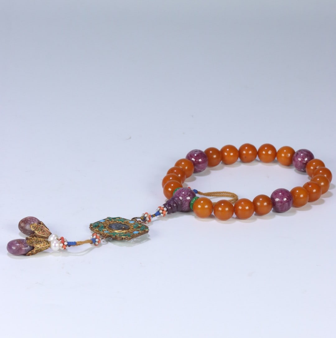 An Exquisite Amber Inlaid Gems Bracelets (1 of 11)