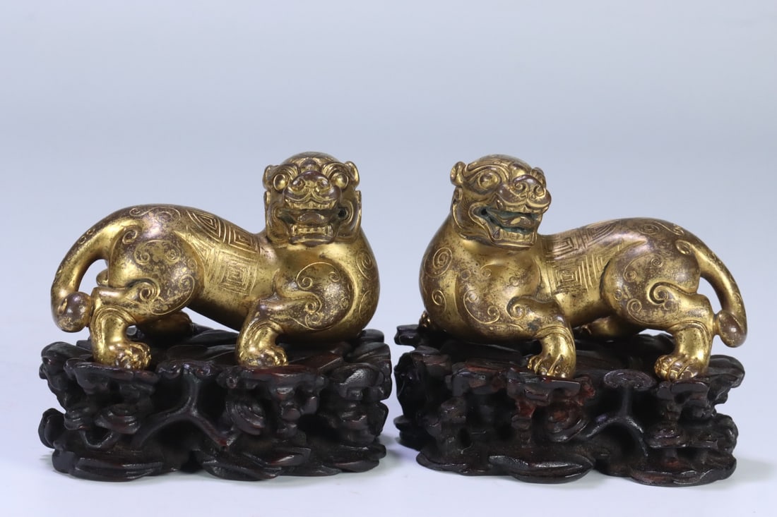 A Pair of Exquisite Gilt Bronze Auspicious Beast Ornament (1 of 13)