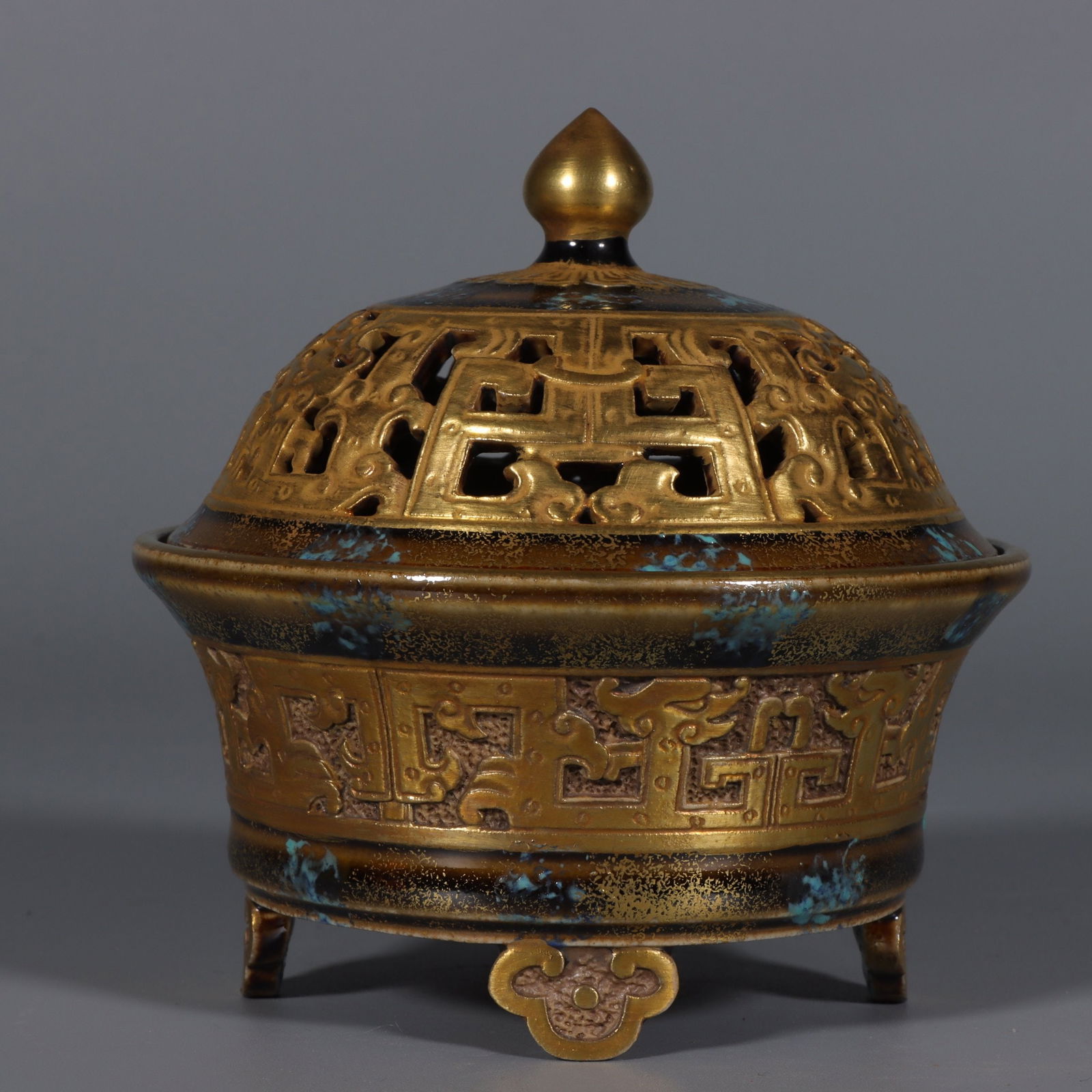 An Exquisite Antique bronze glaze Painted Gold Dragon Pattern Censer: An Exquisite Antique bronze glaze Painted Gold Dragon Pattern Censer Qing Dynasty, China Size:11cmx10.3cm (The Dimensions Of All Batches Are Manually Measured.If You Need More Detailed