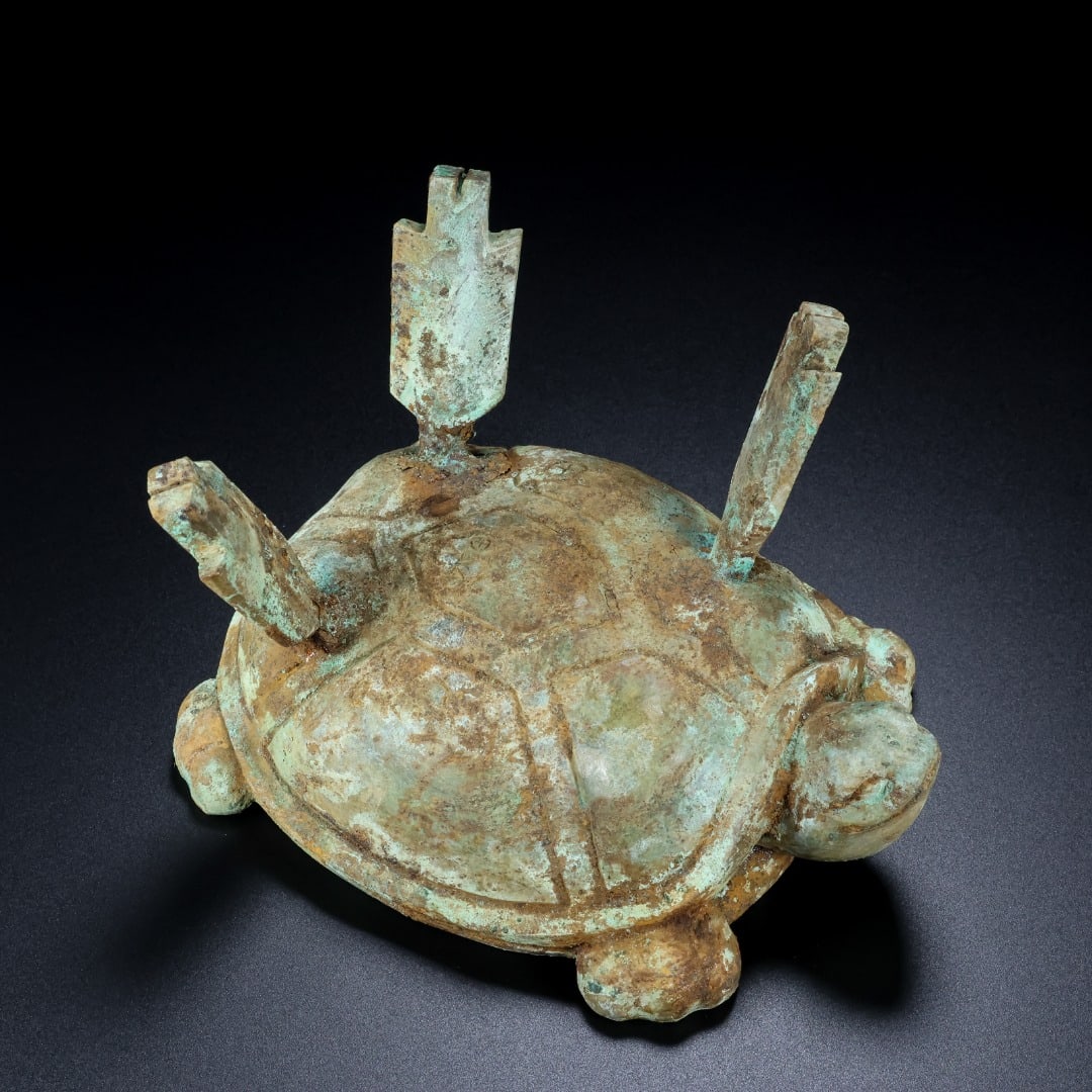 An Exquisite White Jade Turtle Ornament (1 of 9)