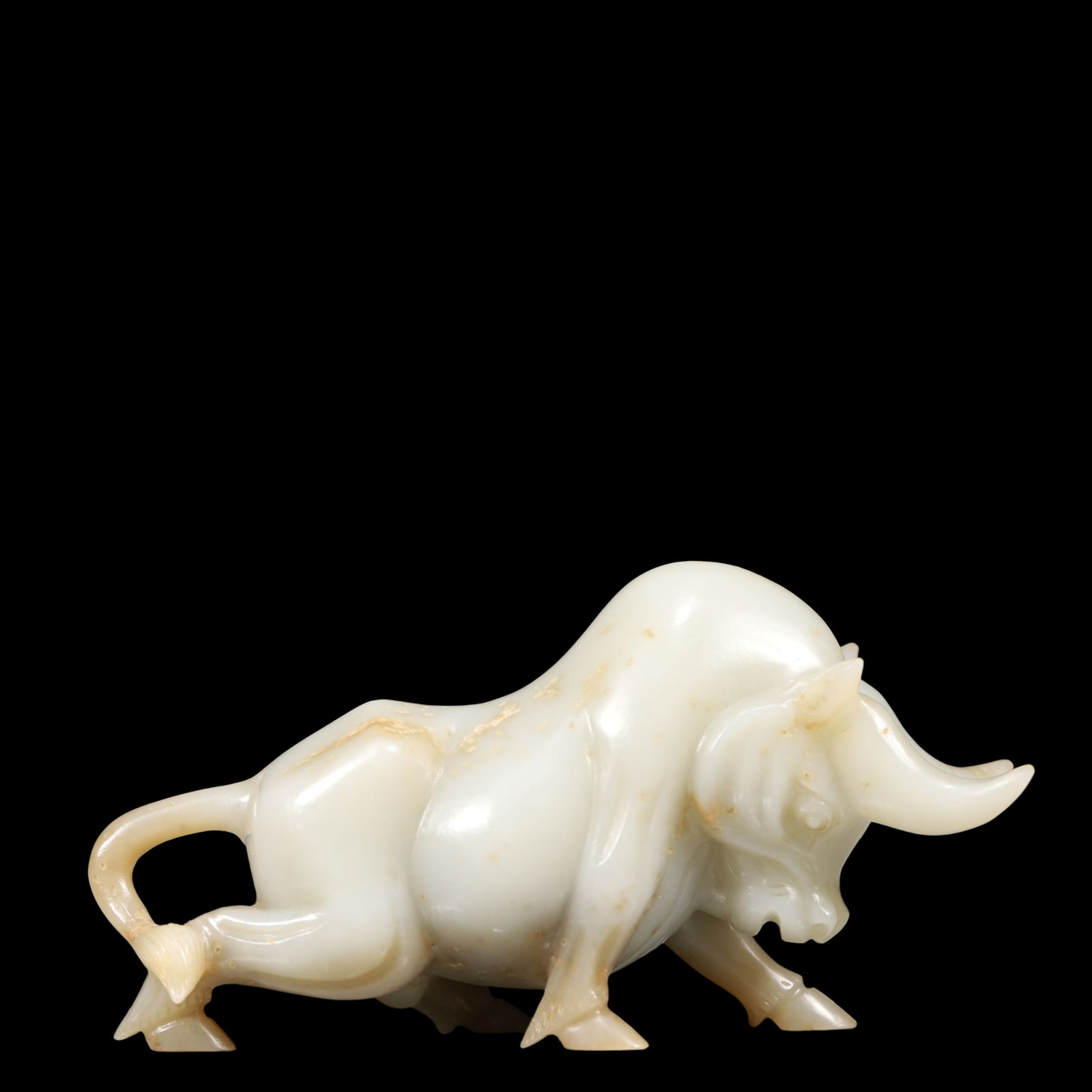 A Exquisite White Jade Buffalo Ornament: A Exquisite White Jade Buffalo Ornament Qing Dynasty, China Size:11cmx3cmx5.5cm Weight:150g (The Dimensions Of All Batches Are Manually Measured.If You Need More Detailed Information, Please