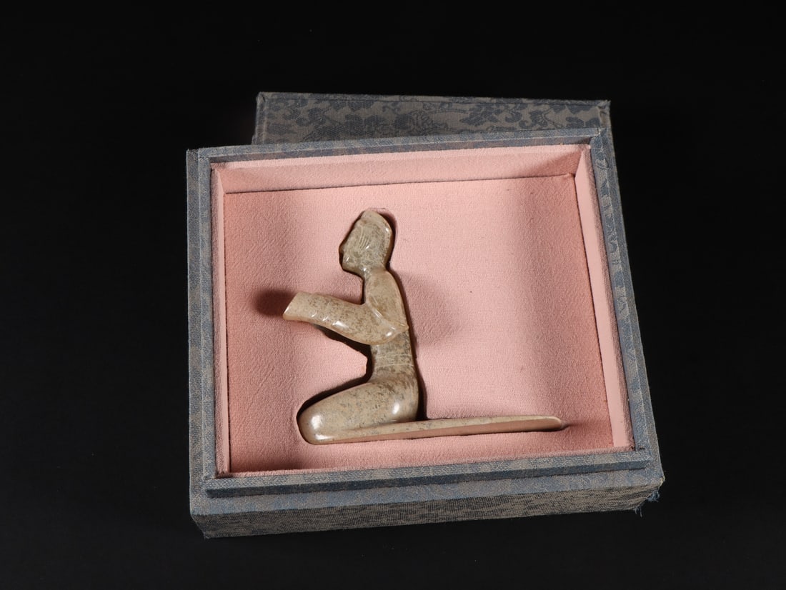 An Exquisite White Jade Figure Ornament: An Exquisite White Jade Figure Ornament Han Dynasty, China Size:8.8cmx3.8cmx8.5cm Weight:130g (The Dimensions Of All Batches Are Manually Measured.If You Need More Detailed Information, Please Contact