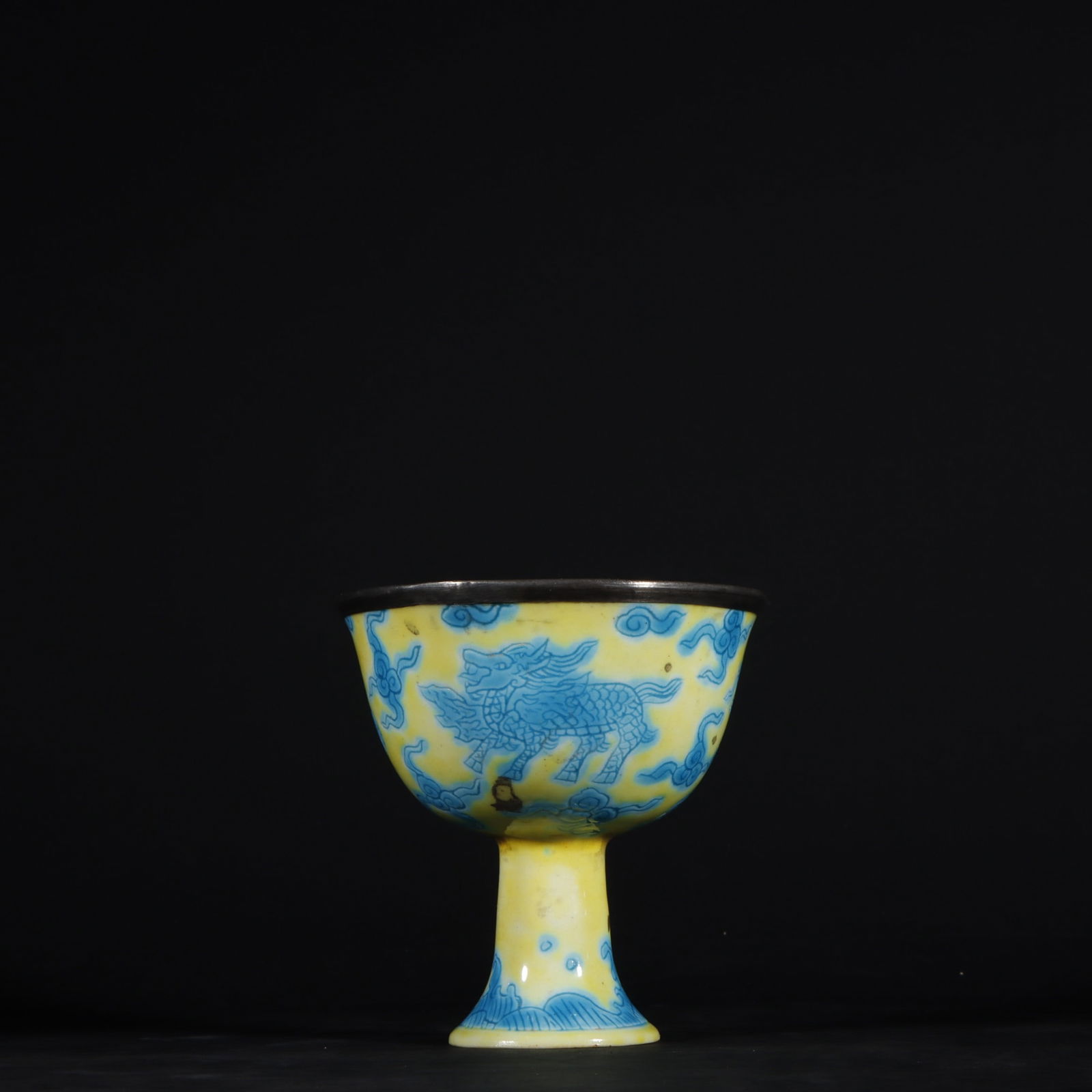 An Exquisite Yellow Glazed Auspicious Beast Pattern Cup: An Exquisite Yellow Glazed Auspicious Beast Pattern Cup Ming Dynasty, China Zhengde Six-character Mark Size:8.5cmx8.5cm (The Dimensions Of All Batches Are Manually Measured.If You Need More Detailed I