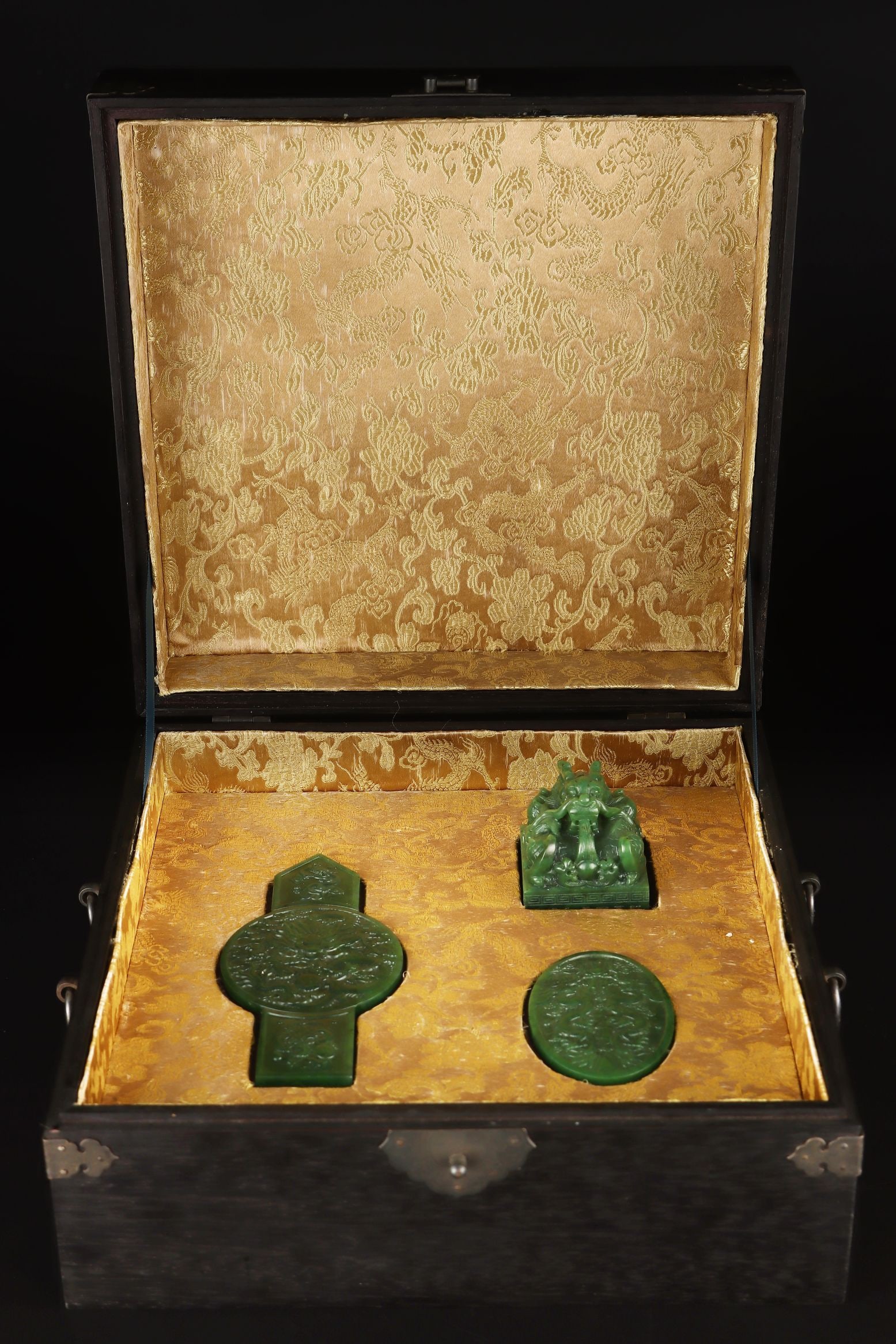 A Set of Fine Jasper Dragon Pattern with poem Ruyi: A Set of Fine Jasper Dragon Pattern with poem Ruyi Qing Dynasty, China Size:15cmx7.2cmx0.6cm Weight:125g Size:7.7cmx5.5cmx0.5cm Weight:64g Size:7.5cmx5.5cm Weight:408g (The Dimensions Of All Batches A