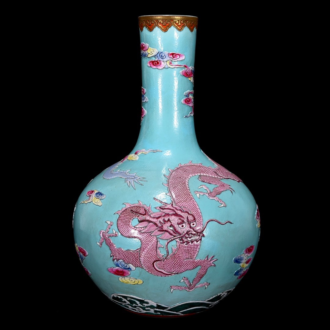 An Exquisite Famille-Rose Dragon Pattern Seawater Pattern Vase: An Exquisite Famille-Rose Dragon Pattern Seawater Pattern Vase Qing Dynasty, China Qianlong Six-character Mark Size:38.5cmx25cm (The Dimensions Of All Batches Are Manually Measured.If You Need More De