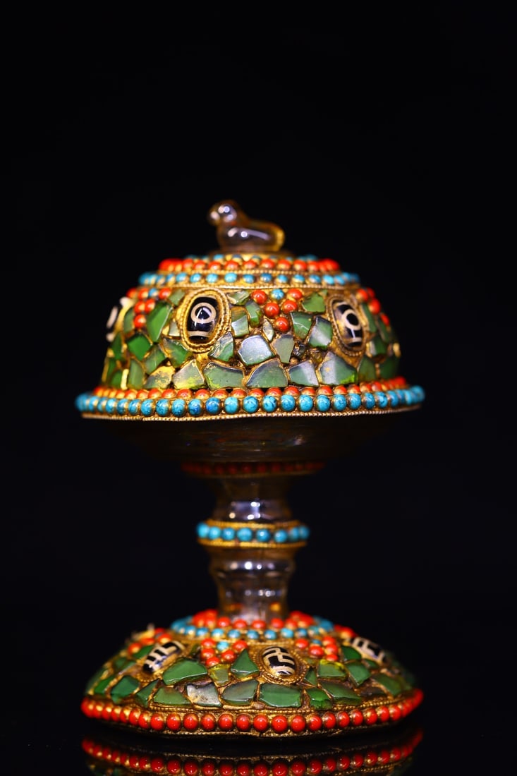 An Exquisite Crystal Inlaid Gems Jar: An Exquisite Crystal Inlaid Gems Jar Qing Dynasty, China Size:17cmx9cm Weight:650g (The Dimensions Of All Batches Are Manually Measured.If You Need More Detailed Information, Please Contact Our Custom