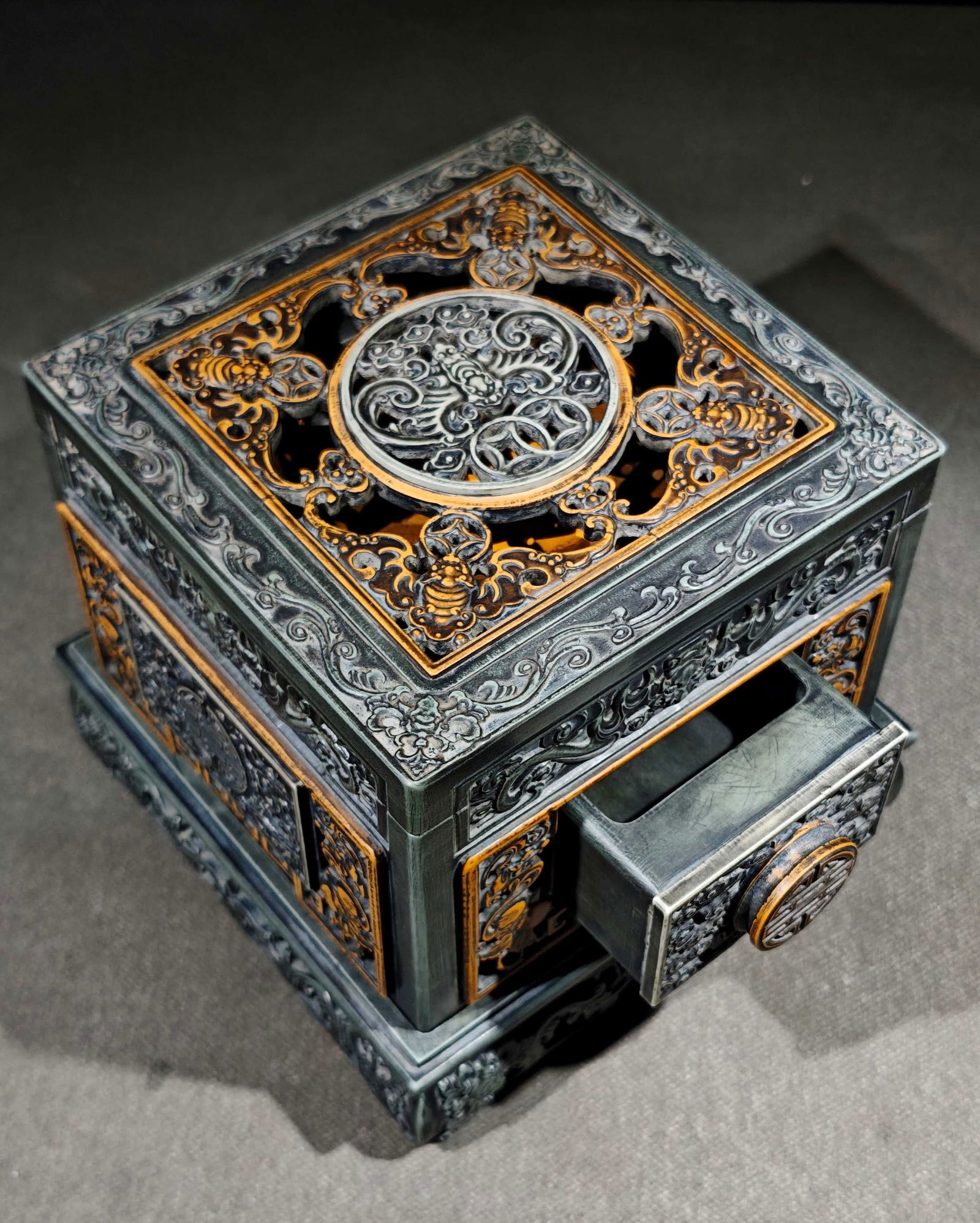 An Exquisite Bats and Peach Pattern with poem Inkstone: An Exquisite Bats and Peach Pattern with poem Inkstone Jia qing Size:16cmx16cmx14.5cm (The Dimensions Of All Batches Are Manually Measured.If You Need More Detailed Information, Please Contact Our Cus