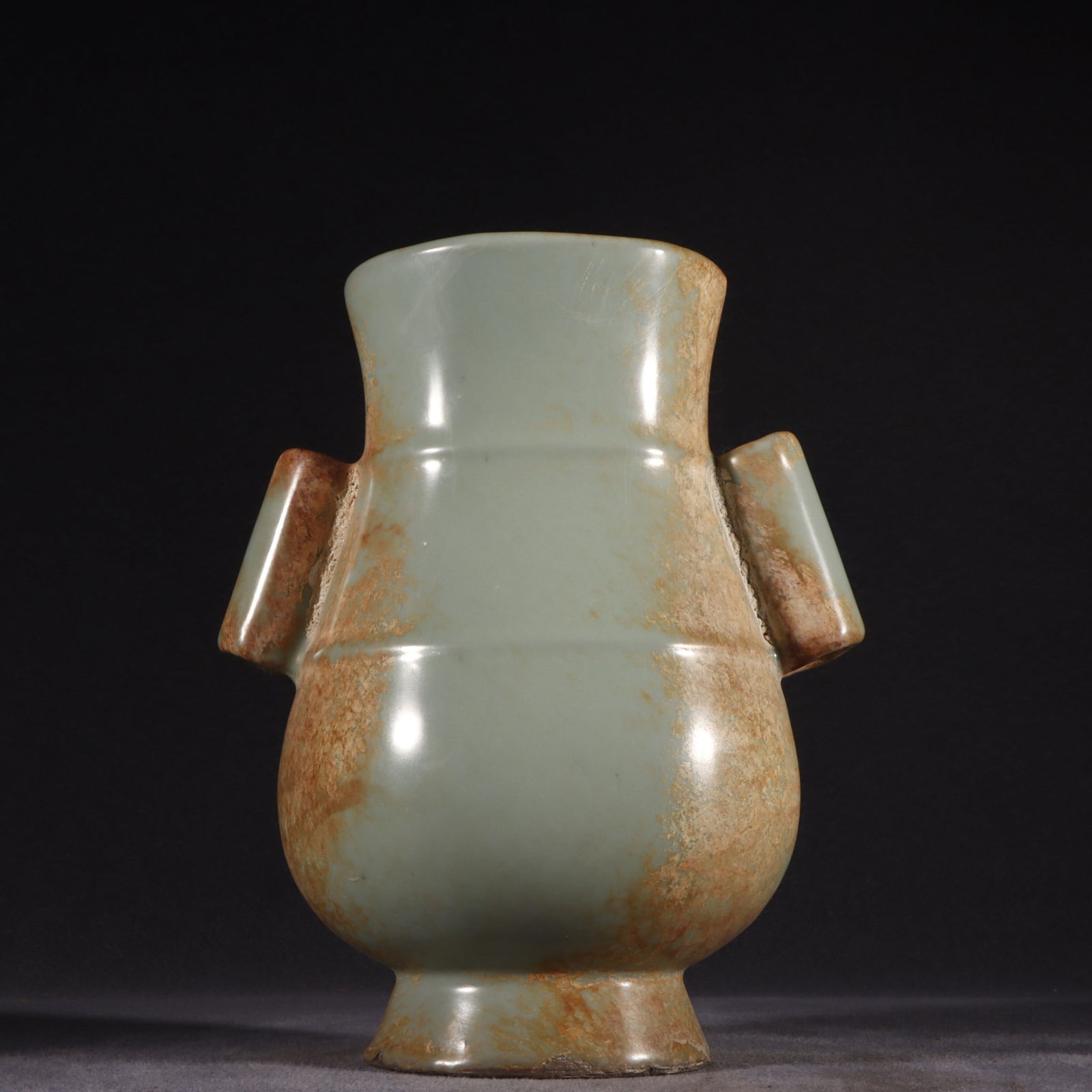 A pink blue glaze ear bottle of the official kiln of the Song Dynasty (1 of 9)