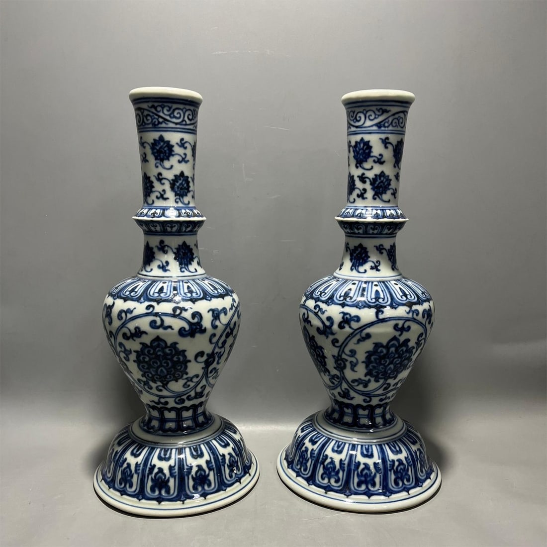A blue and white entwined floral pattern candlestick made in the Yongle period of the Ming Dynasty (1 of 9)