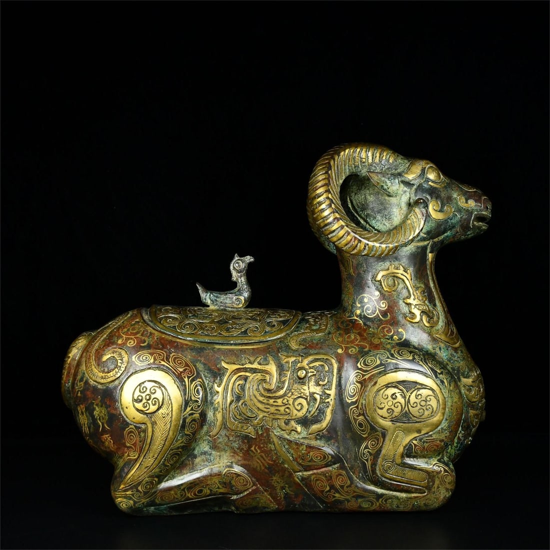 A bronze wrong golden sheep statue from the Warring States period (1 of 9)