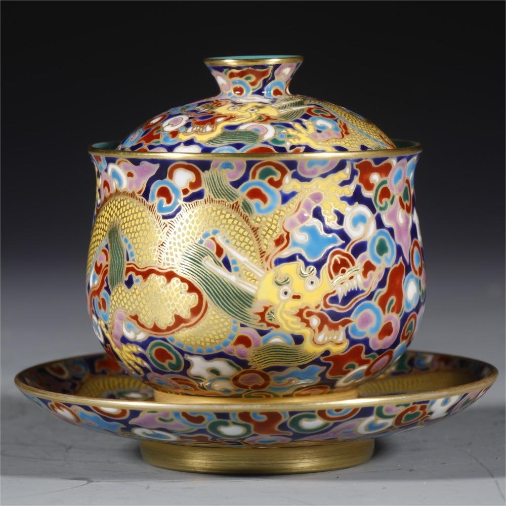 A dragon-patterned gold silk cloth bag made in the Qianlong period of the Qing Dynasty is a: Qing Dynasty Qianlong year dragon pattern gold silk cloth bag three-talent gaiwan Size:H:10cmCalibre:8cmBottom:6cm (The Dimensions Of All Batches Are Manually Measured.If You Need More Detailed Inform