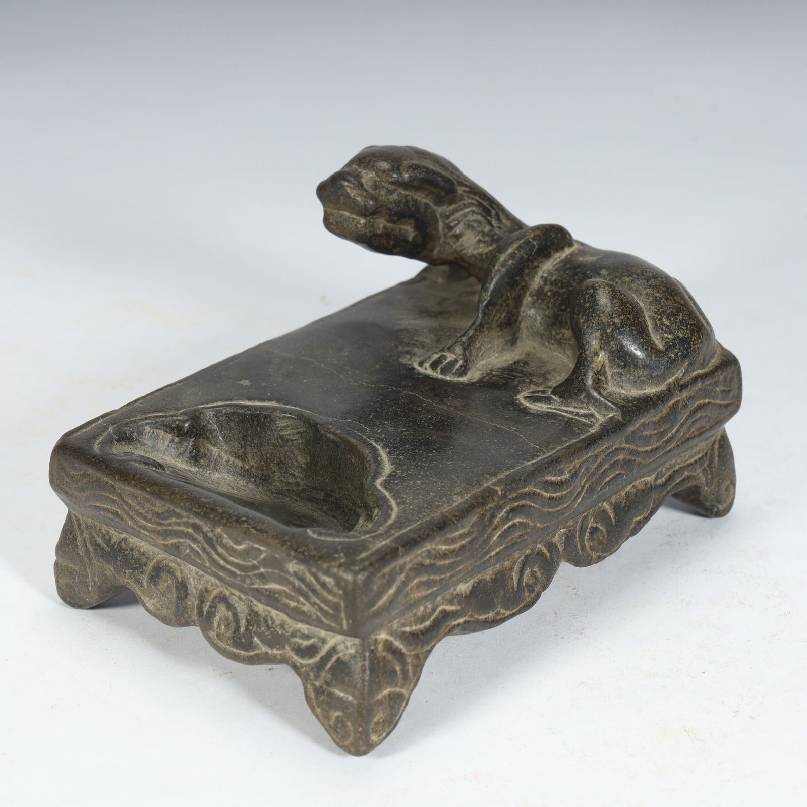 A bluestone beast pattern four-legged inkstone from the Qing Dynasty (1 of 9)