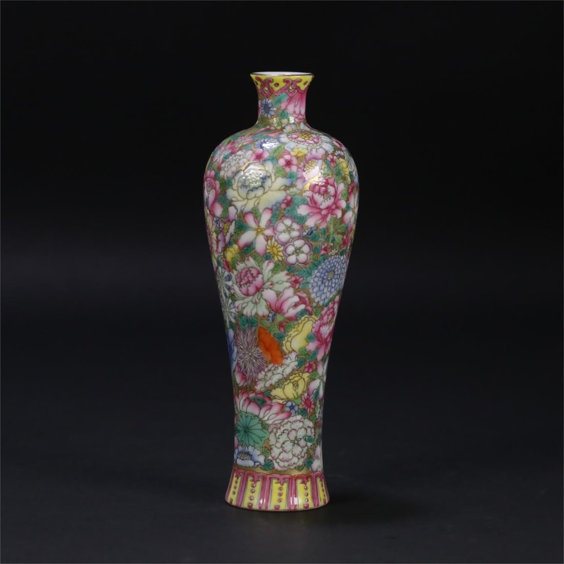 A pastel hundred flowers do not fall to the ground plum vase made in the Qianlong period of the Qing (1 of 9)