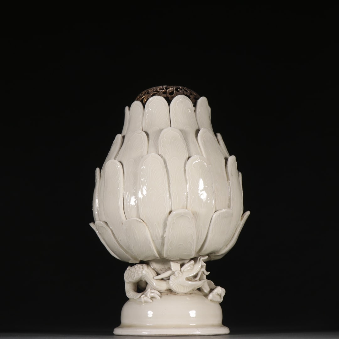 A petal aroma burner of the Song Dynasty Ding kiln: Petal aroma burner of the Song Dynasty Ding kiln Size:H:19.7cmW:12cm (The Dimensions Of All Batches Are Manually Measured.If You Need More Detailed Information, Please Contact Our Customer Service Bef