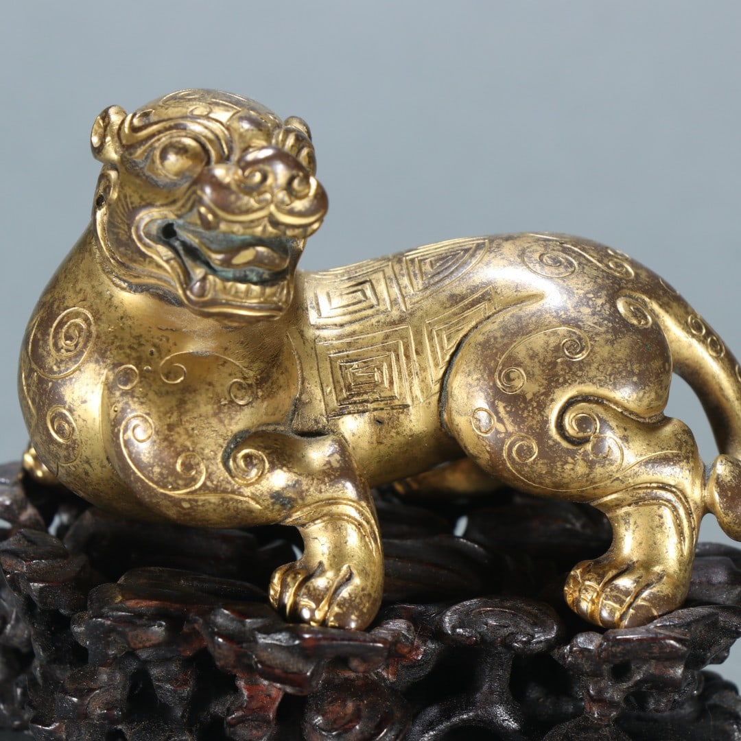 A pair of exquisite copper gilt beast ornaments (1 of 8)
