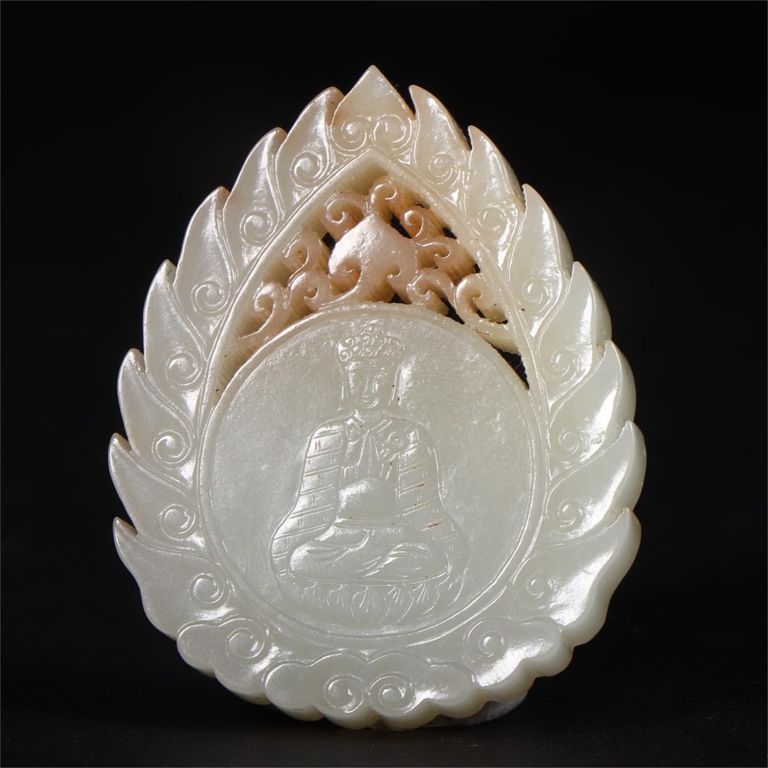 A beautiful Hetian jade carved Guanyin jade plaque (1 of 9)