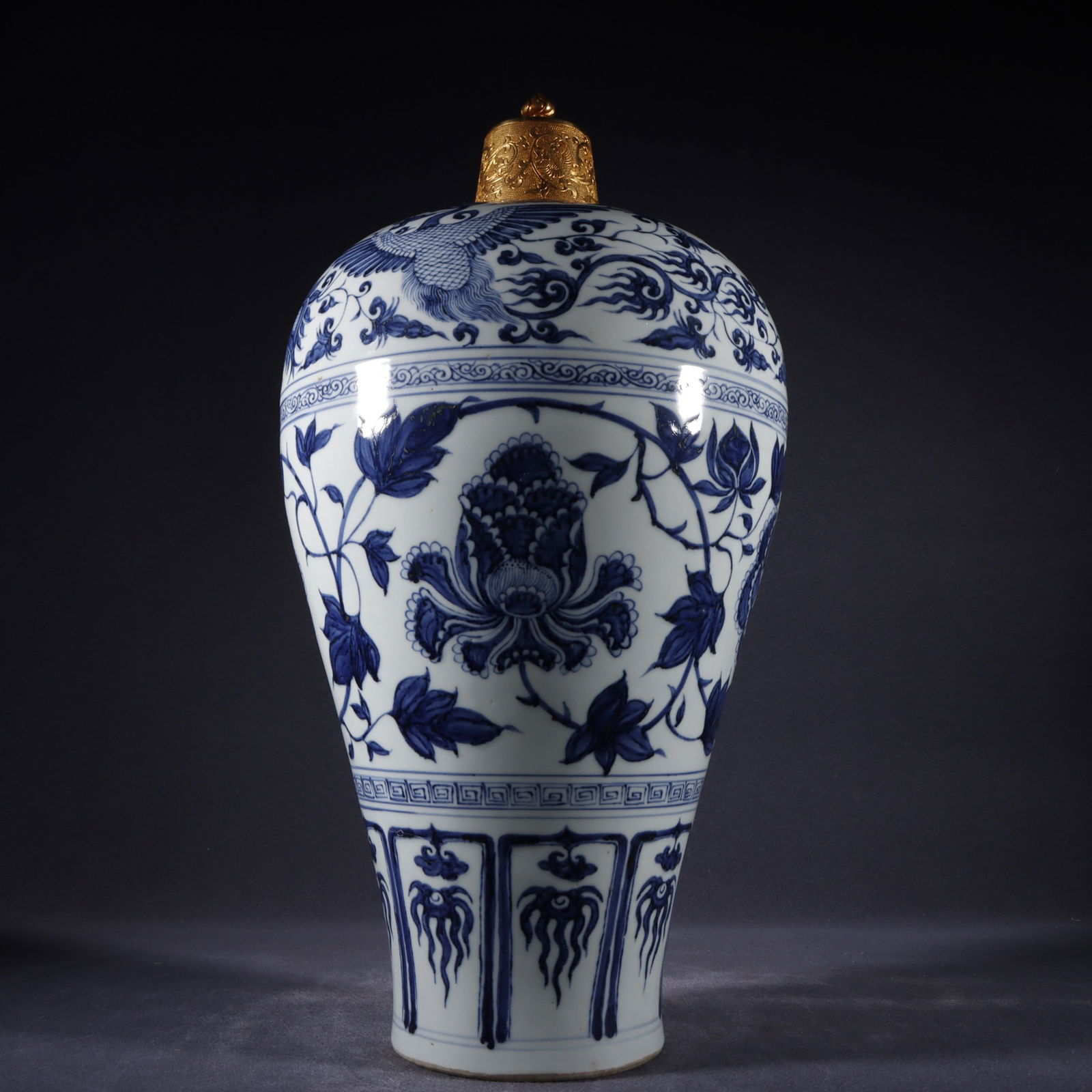 A blue and white double phoenix peony pattern plum vase from the Yuan Dynasty (1 of 9)