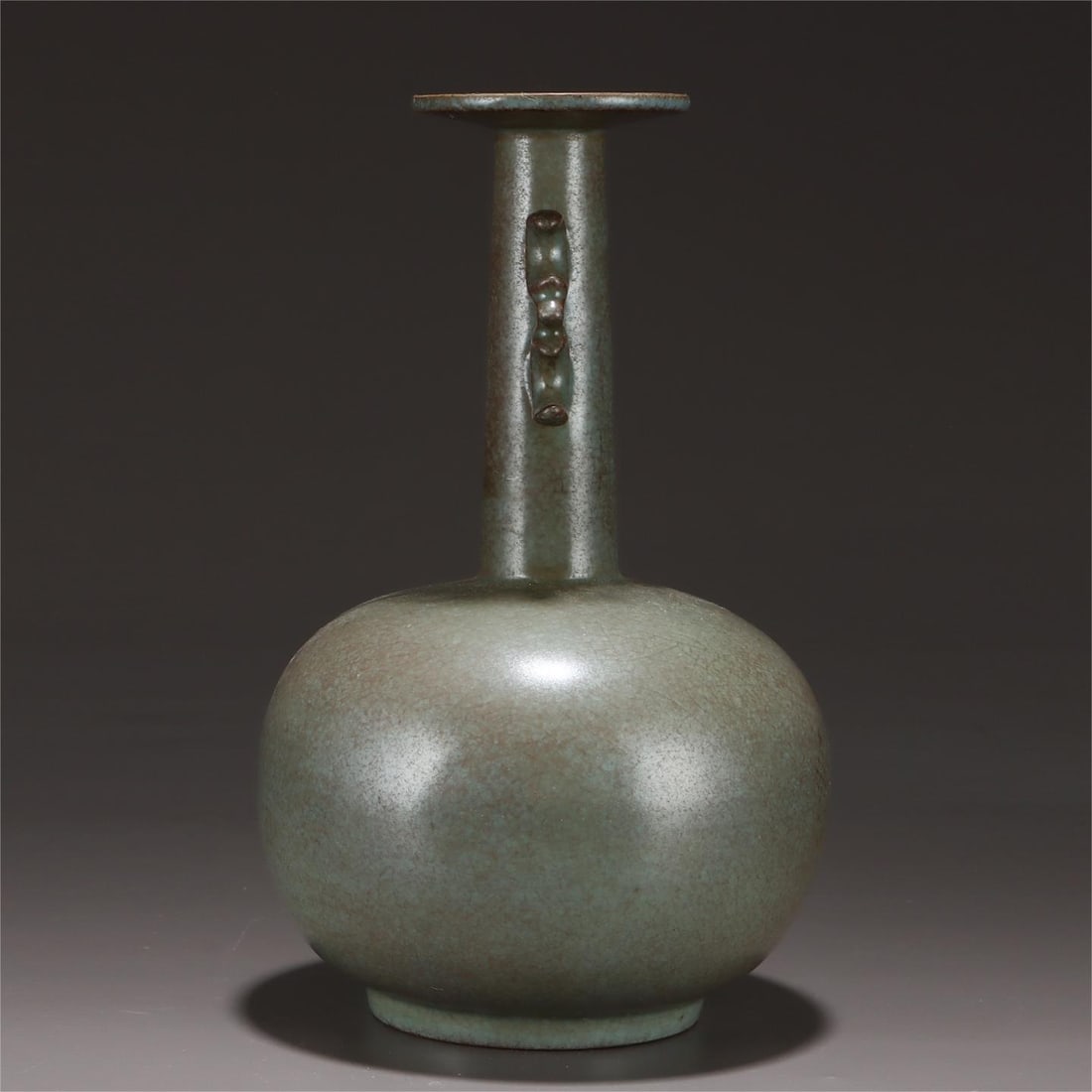 A kiln gray celadon amphora from the Ru kiln in the Song Dynasty (1 of 9)