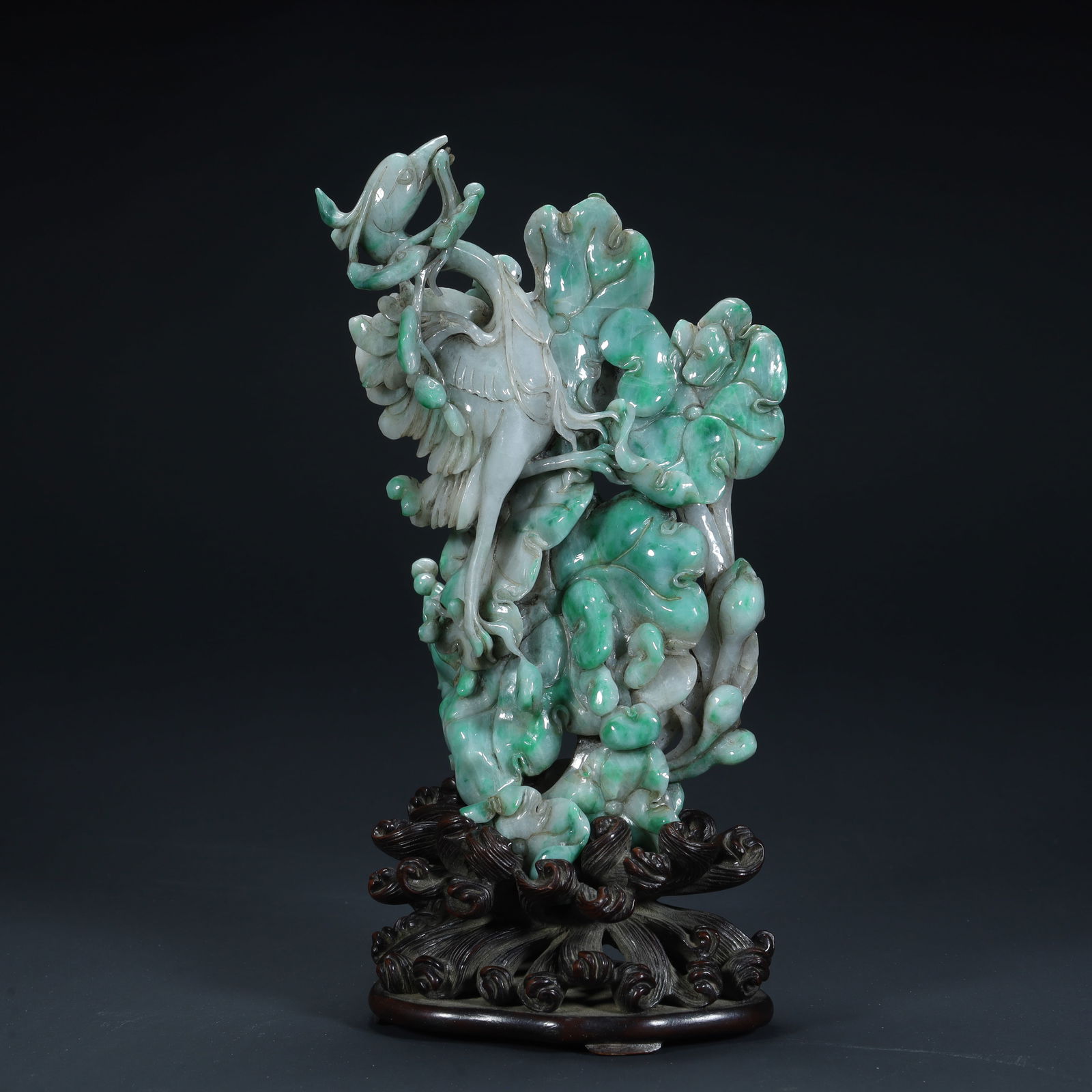 A jade crane ornament from the Qing Dynasty (1 of 10)