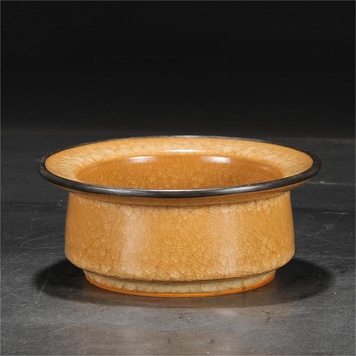 A beige glaze ice flake pattern silver edge of the official kiln of the Song Dynasty (1 of 9)