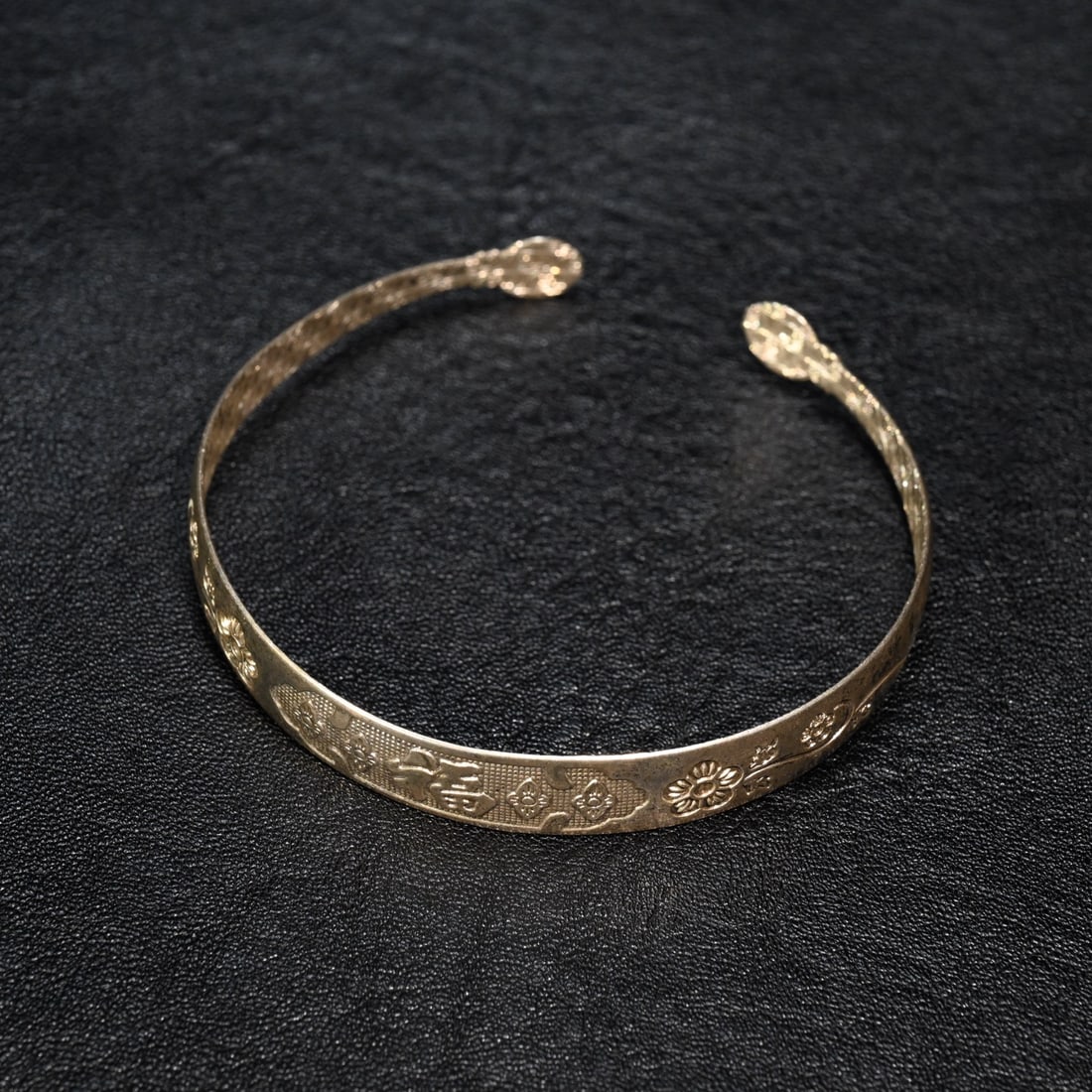 A fine sterling silver pattern bracelet (1 of 9)