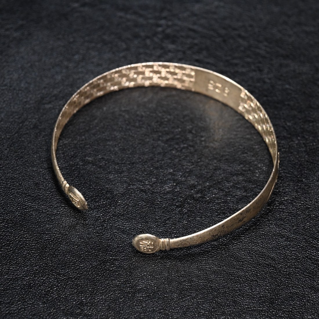 A fine sterling silver pattern bracelet - 6