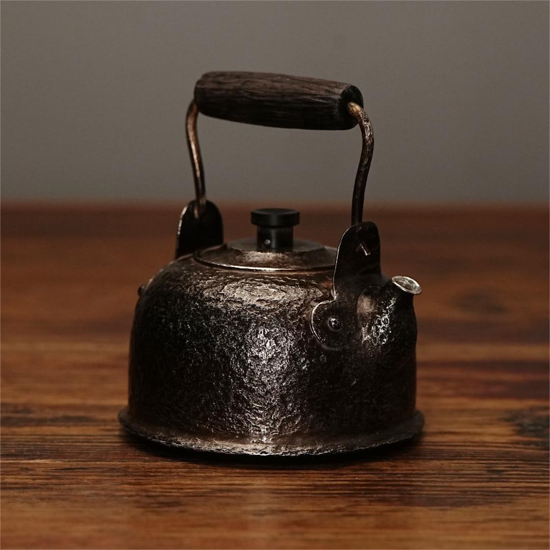 A fine Japanese silver pot: Exquisite Japanese silver pot Size:10×11cmW:239g (The Dimensions Of All Batches Are Manually Measured.If You Need More Detailed Information, Please Contact Our Customer Service