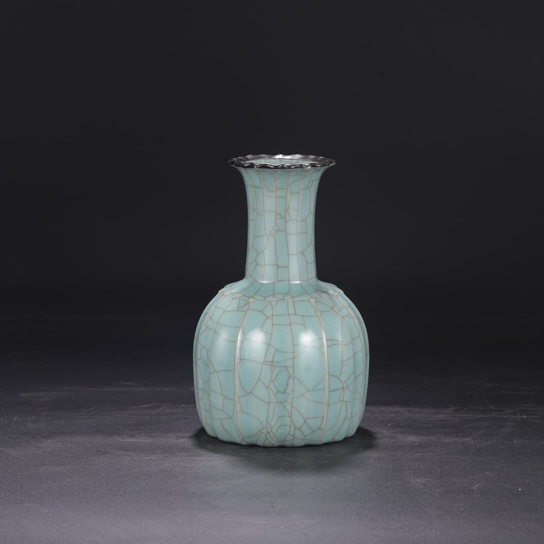 A blue-glazed silver-mouthed court bell bottle from the official kiln of the Song Dynasty (1 of 8)