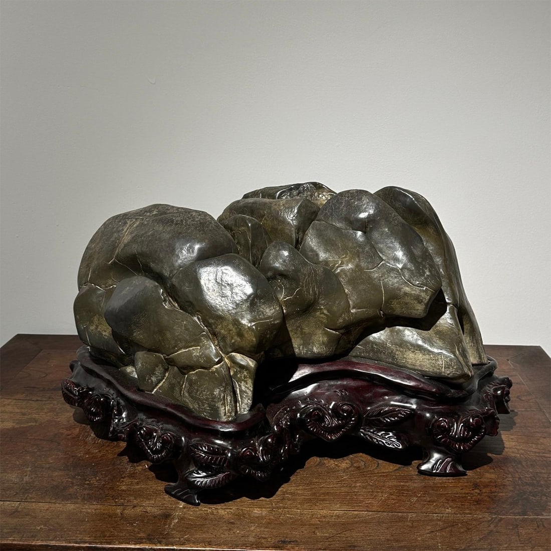 A beautiful Lingbi stone study mountain: Exquisite Lingbi Stone Wenfang Mountain Size:L:56cmH:30cmT:36cm (The Dimensions Of All Batches Are Manually Measured.If You Need More Detailed Information, Please Contact Our Customer Service Before B