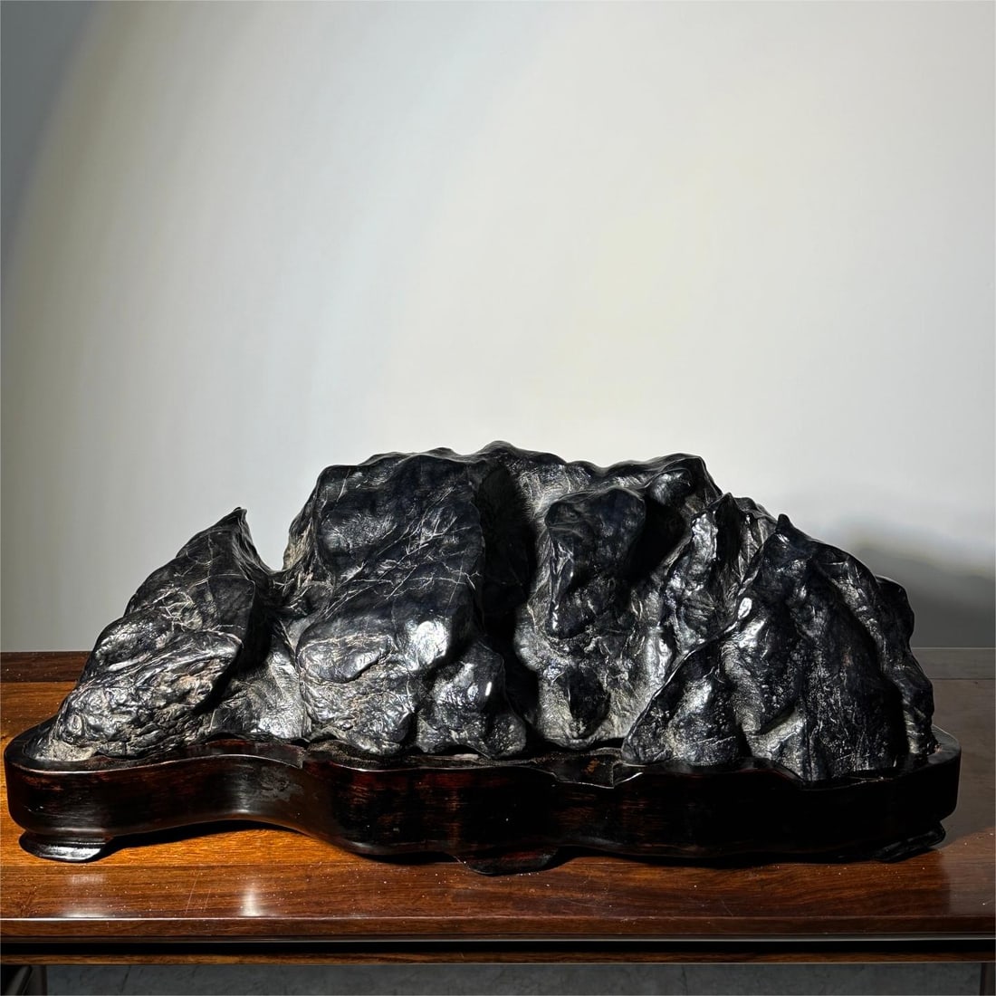 A beautiful Lingbi stone mountain type: Exquisite Lingbi stone mountain type Size:L:72cmH:26cmT:32cm (The Dimensions Of All Batches Are Manually Measured.If You Need More Detailed Information, Please Contact Our Customer Service Before Bidd