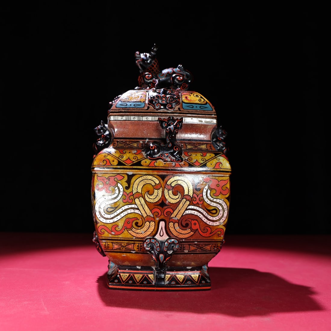 A beautiful Hetian jade birth pit full of lacquer gold-painted vase: Exquisite Hetian Yushengkeng full of lacquer gold-painted vase Size: (The Dimensions Of All Batches Are Manually Measured.If You Need More Detailed Information, Please Contact Our Customer Service Bef