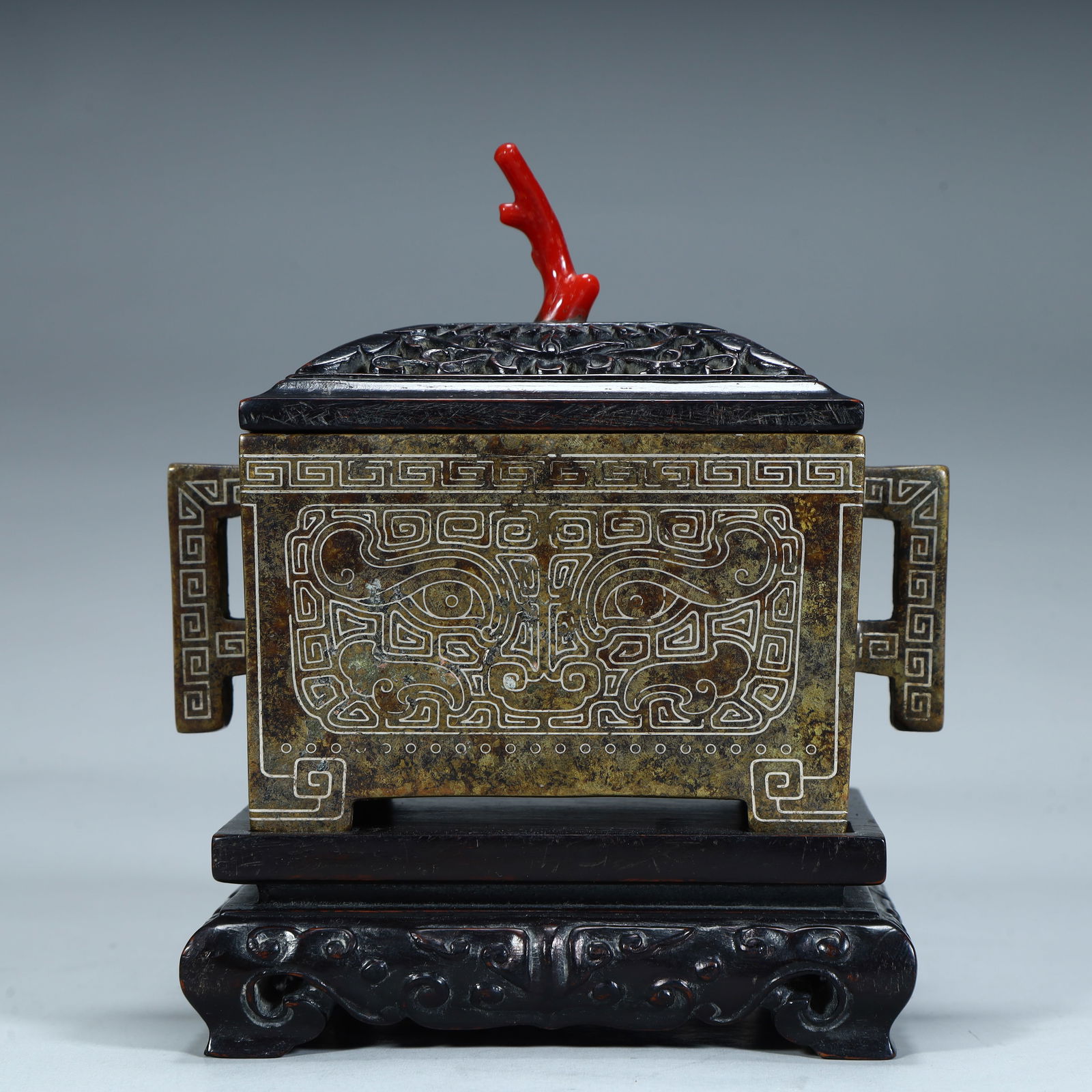 A copper tire of the Qing Dynasty with a silver animal face pattern manger-shaped aroma burner (1 of 9)