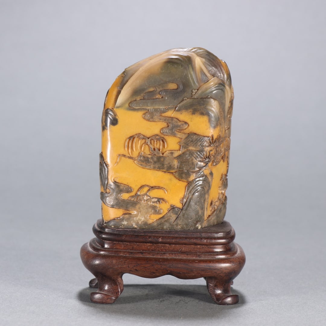 A beautiful Tian Huangshi crow skin landscape figure ornament (1 of 9)